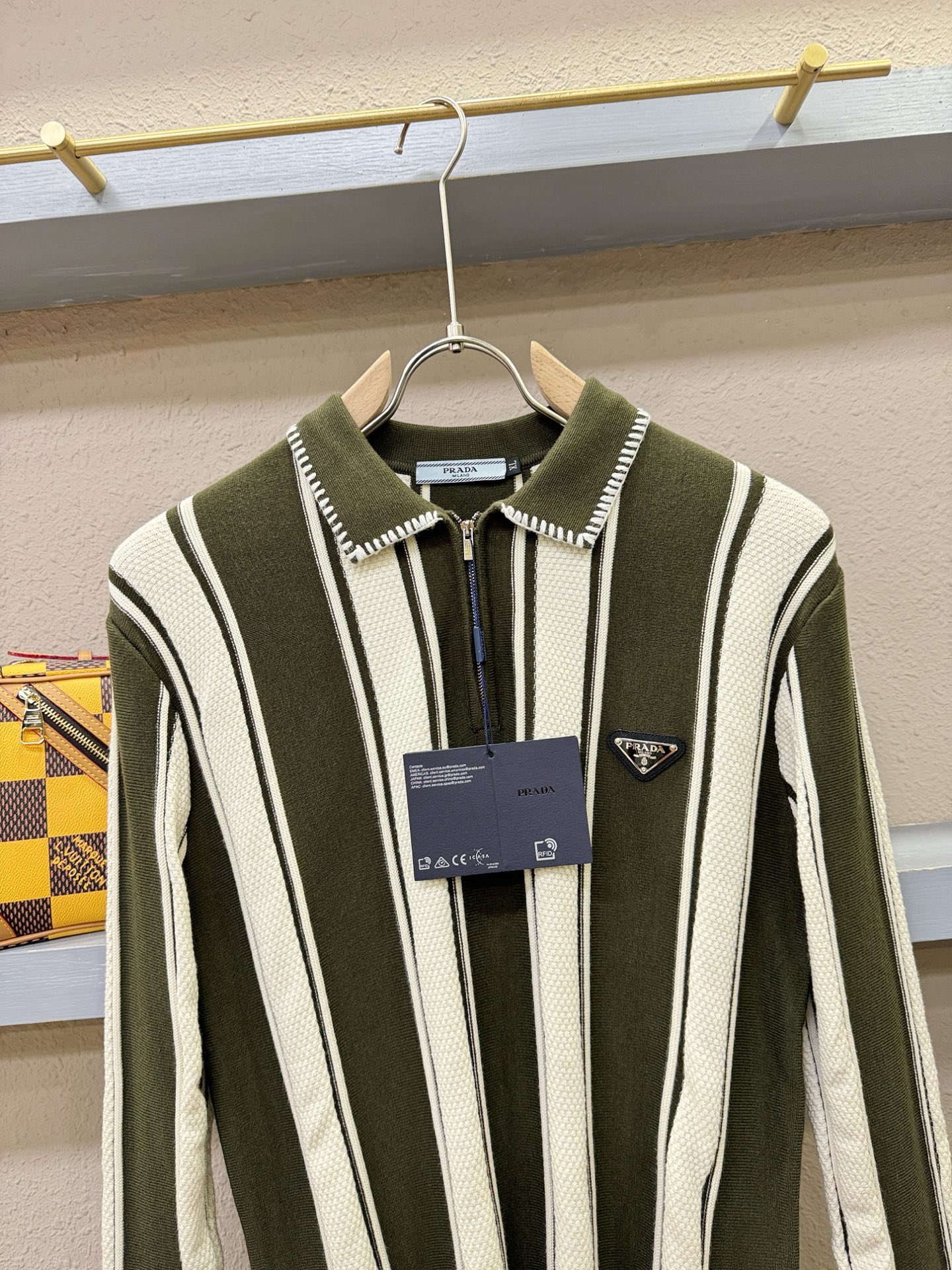 PRADA 普拉达 2025新款毛衣，胸前logo设计！贸易公司渠道稀出，同步官网发售！秋冬系列经典设计