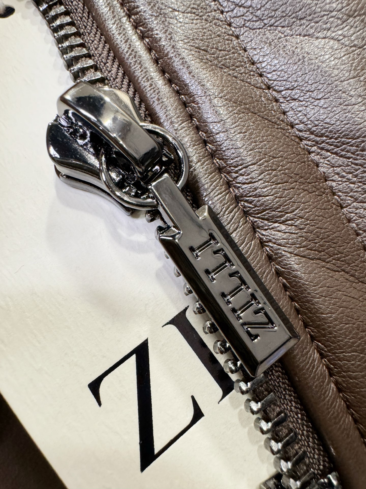 ZILLI 25ss秋冬新款外套，绵羊毛面，真皮拼接设计，超A原单外套！甄选顶级绵羊毛打造、搭配经典Lo