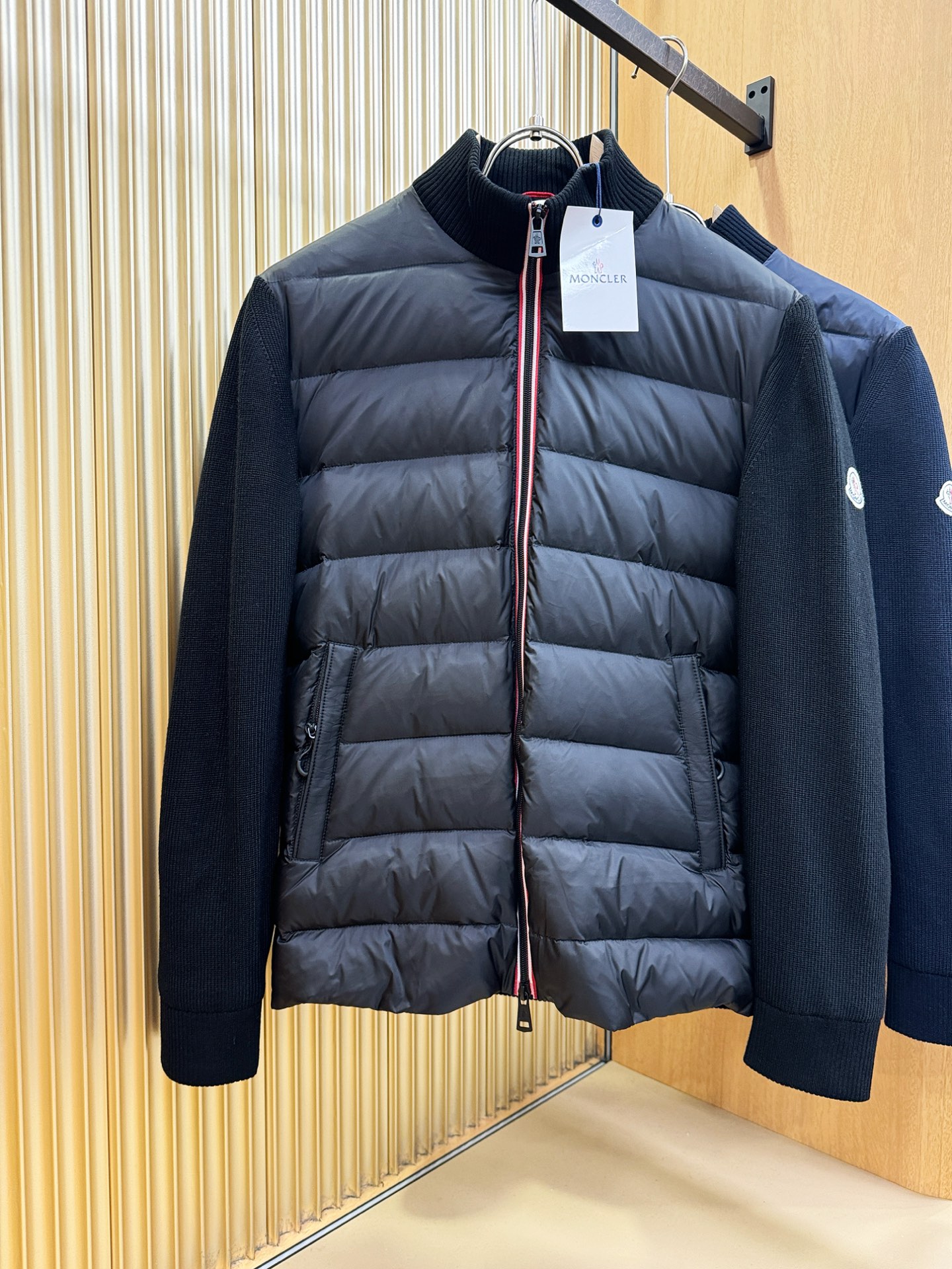 Moncler蒙口 2025新款外套，定制开发五金配件所有细节处理全面到位 ！版型上身效果超赞！百搭时髦