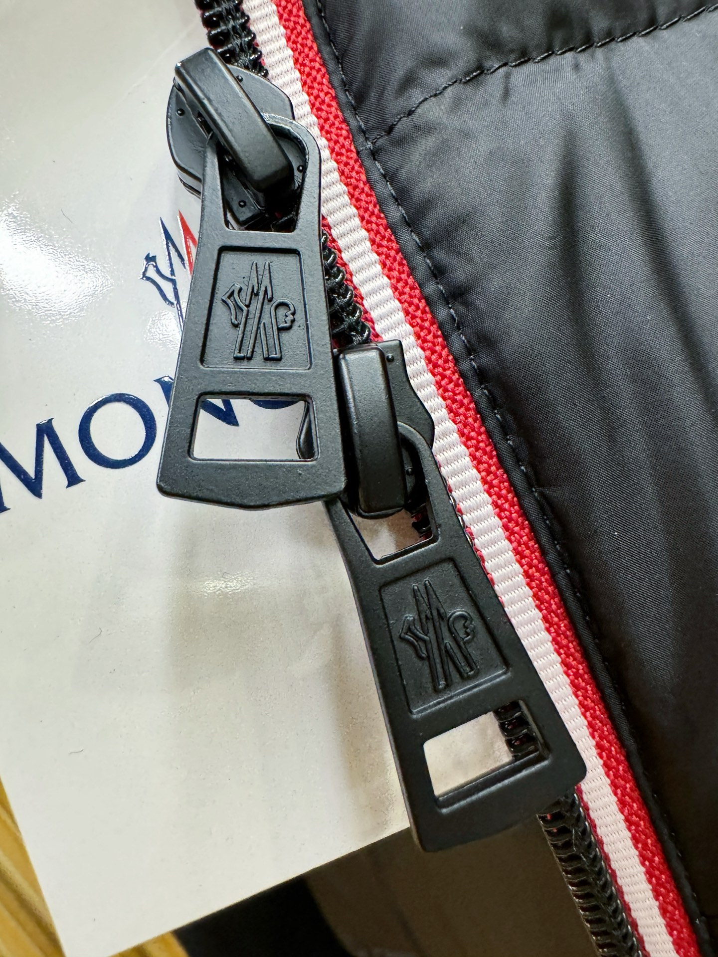 Moncler蒙口 2025新款外套，定制开发五金配件所有细节处理全面到位 ！版型上身效果超赞！百搭时髦