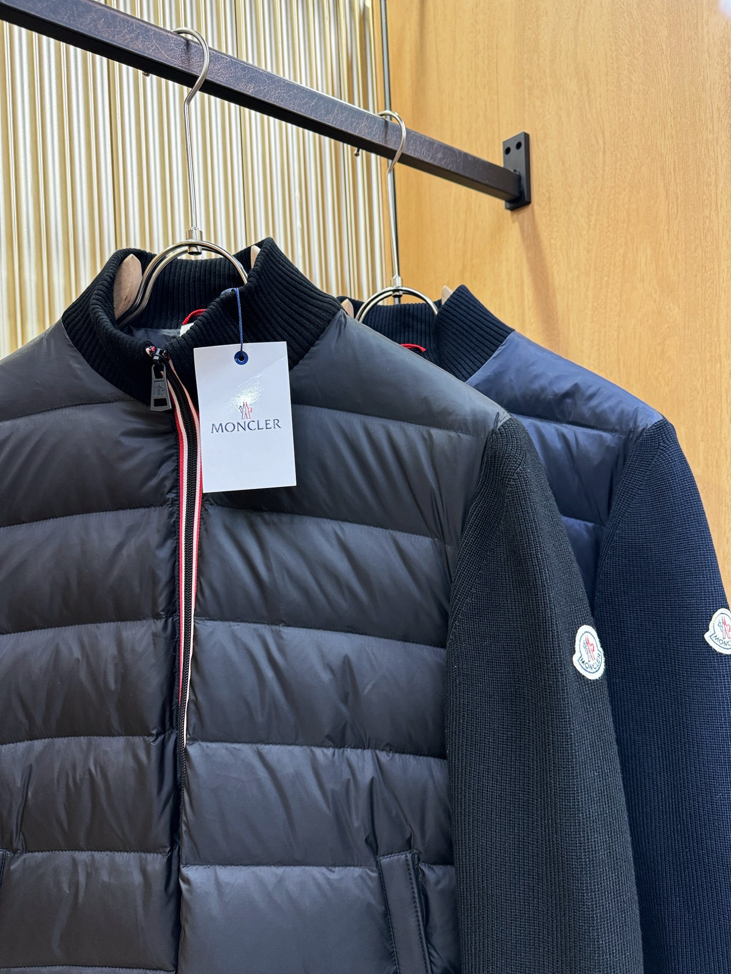 Moncler蒙口 2025新款外套，定制开发五金配件所有细节处理全面到位 ！版型上身效果超赞！百搭时髦