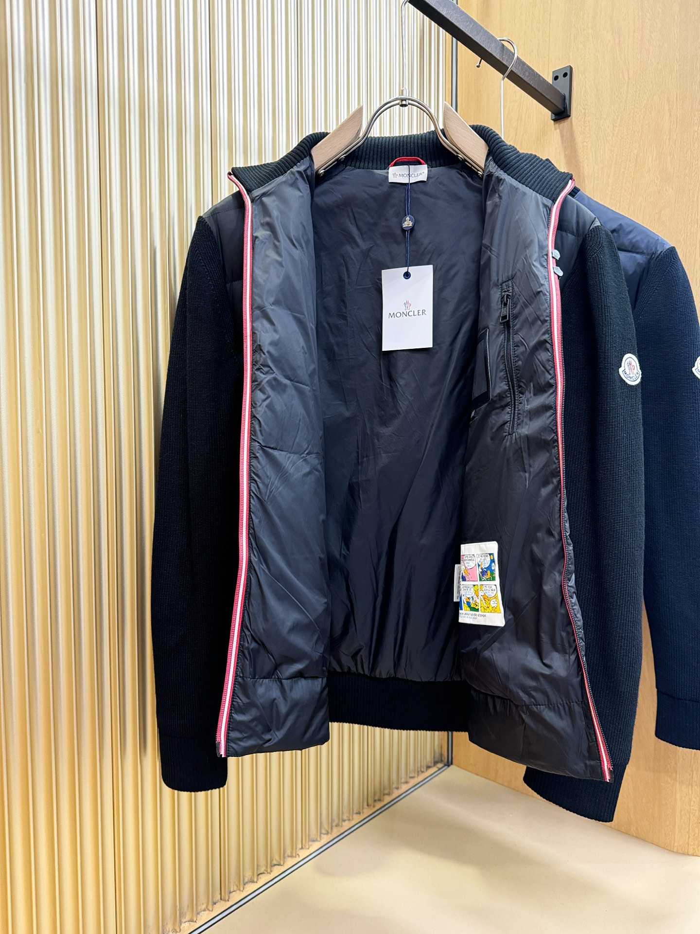 Moncler蒙口 2025新款外套，定制开发五金配件所有细节处理全面到位 ！版型上身效果超赞！百搭时髦