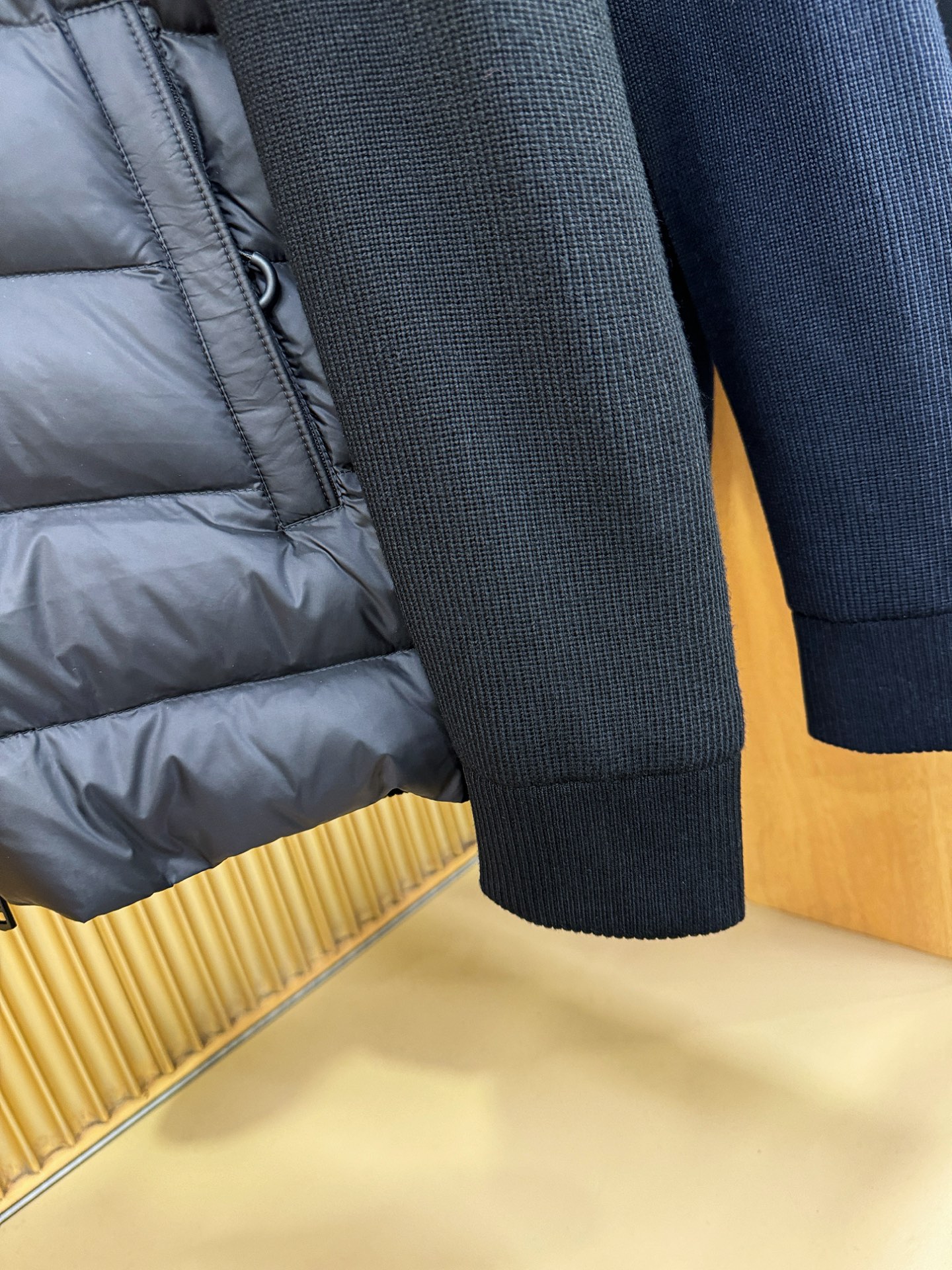 Moncler蒙口 2025新款外套，定制开发五金配件所有细节处理全面到位 ！版型上身效果超赞！百搭时髦