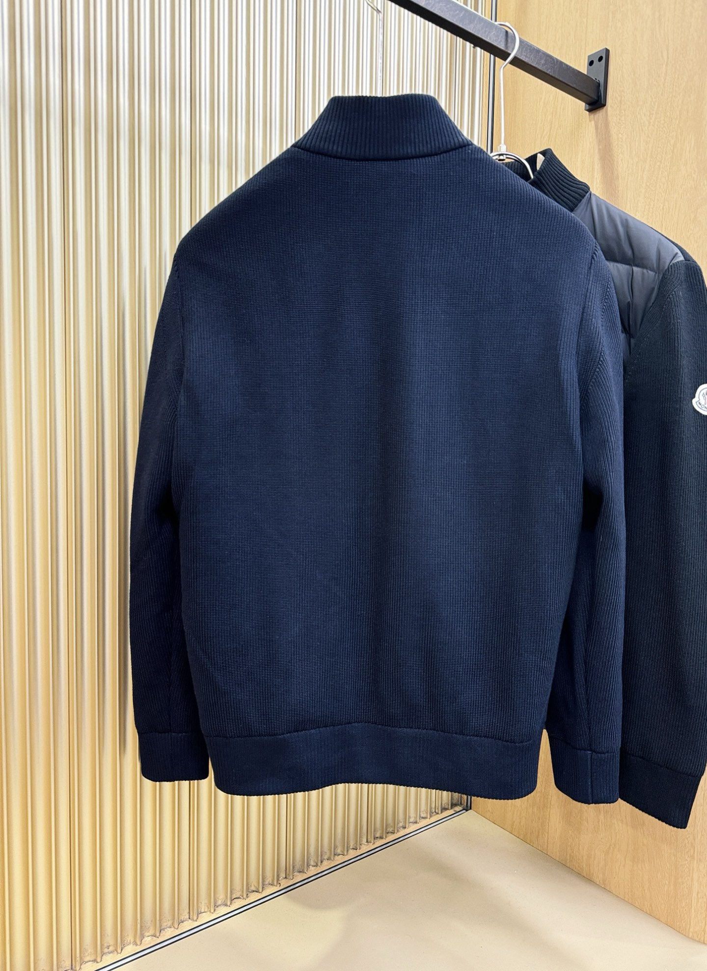 Moncler蒙口 2025新款外套，定制开发五金配件所有细节处理全面到位 ！版型上身效果超赞！百搭时髦