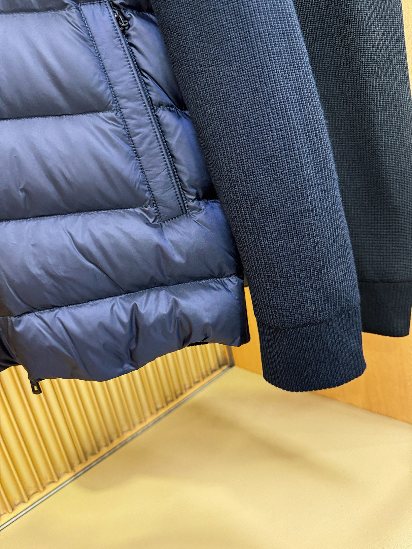 Moncler蒙口 2025新款外套，定制开发五金配件所有细节处理全面到位 ！版型上身效果超赞！百搭时髦