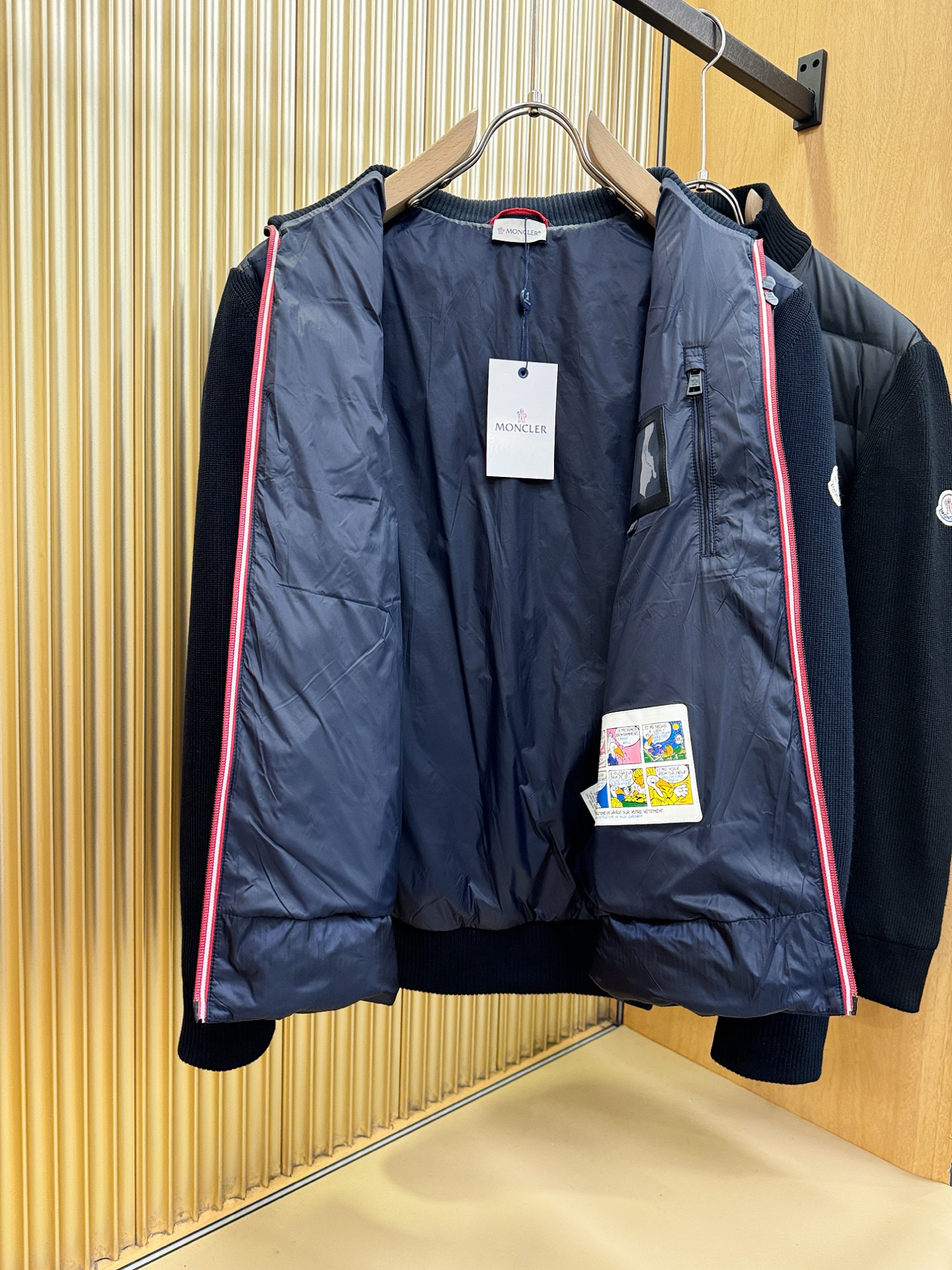 Moncler蒙口 2025新款外套，定制开发五金配件所有细节处理全面到位 ！版型上身效果超赞！百搭时髦