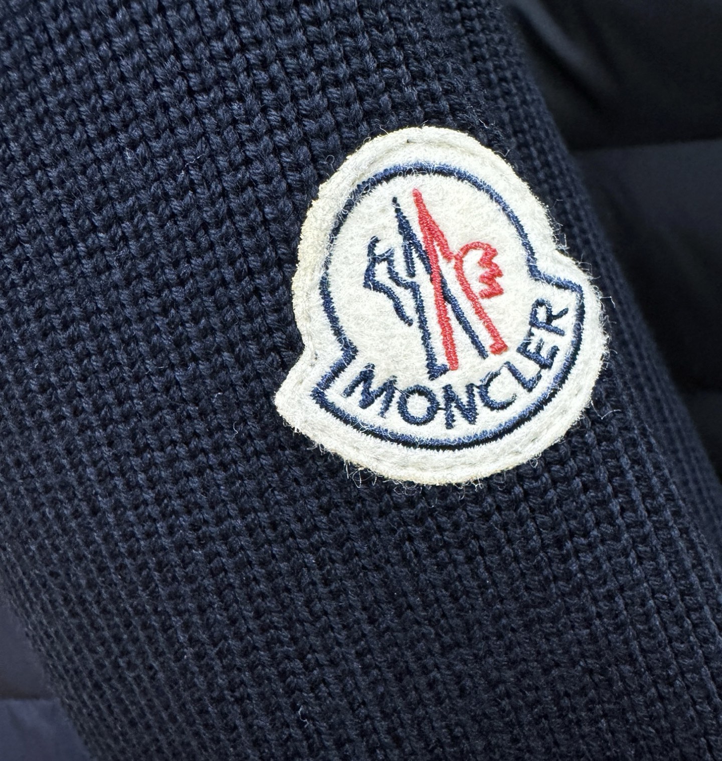 Moncler蒙口 2025新款外套，定制开发五金配件所有细节处理全面到位 ！版型上身效果超赞！百搭时髦