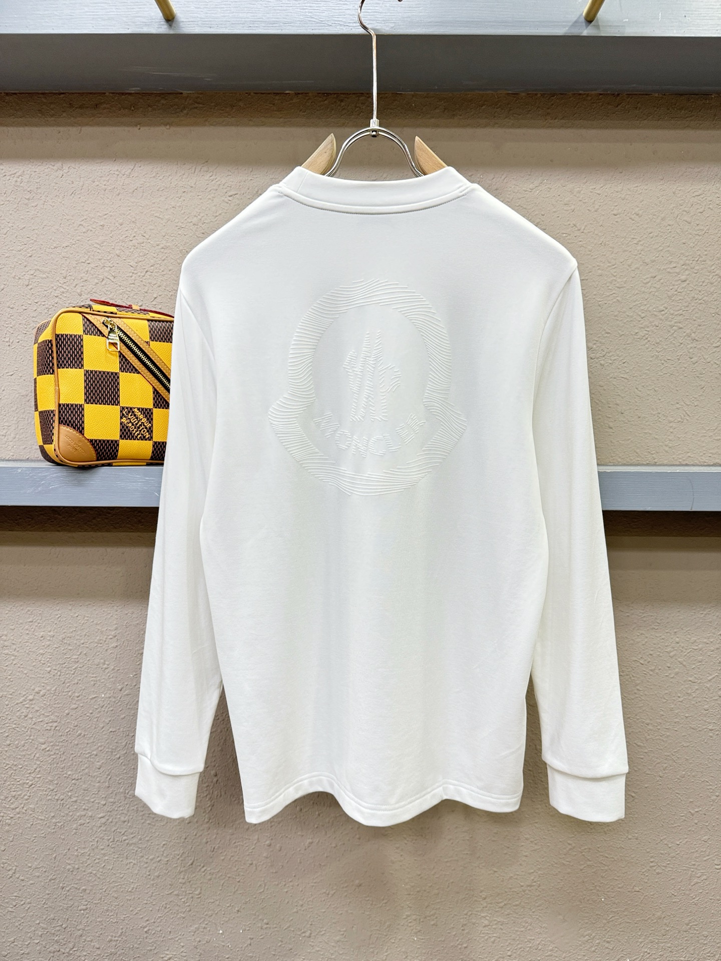 Moncler蒙口 2025ss秋冬新品 长袖T恤，经典Logo设计，百搭款 官网同步发售 定制面料，柔