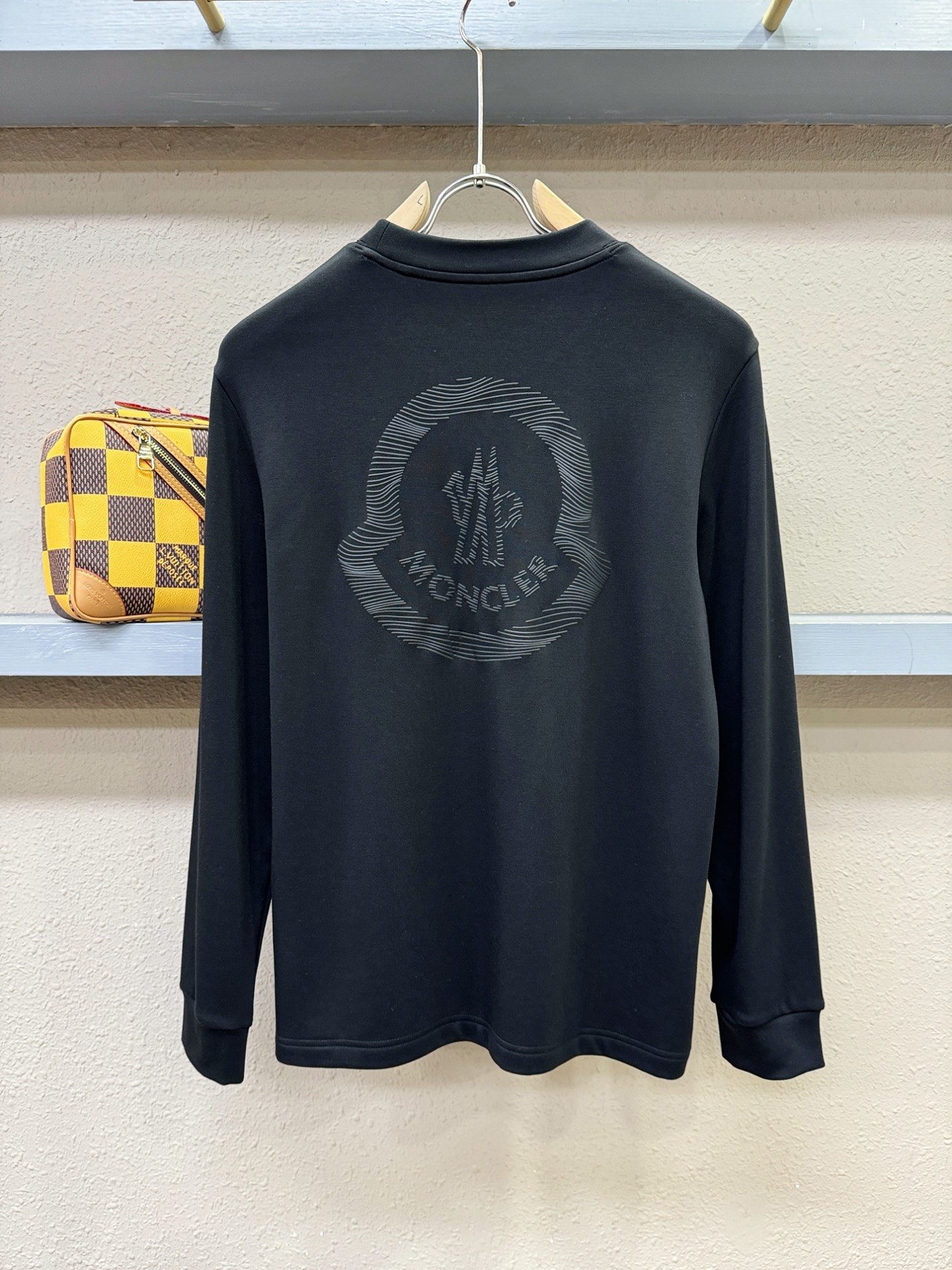 Moncler蒙口 2025ss秋冬新品 长袖T恤，经典Logo设计，百搭款 官网同步发售 定制面料，柔