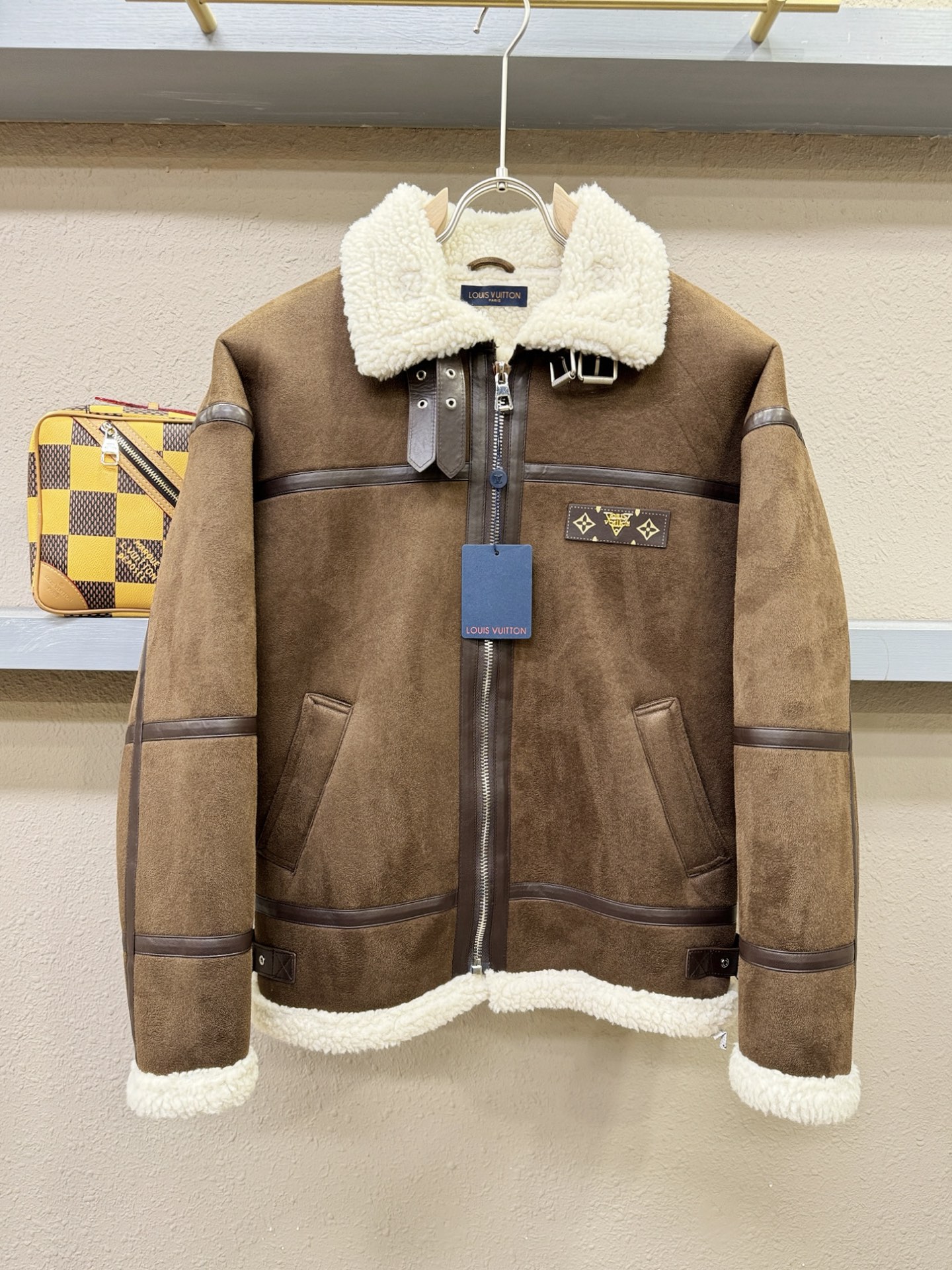 PRADA 普拉达 新品皮毛一体，原生态人造皮面料；100%进口皮毛一体！采用进口人造皮！皮料品质相当高