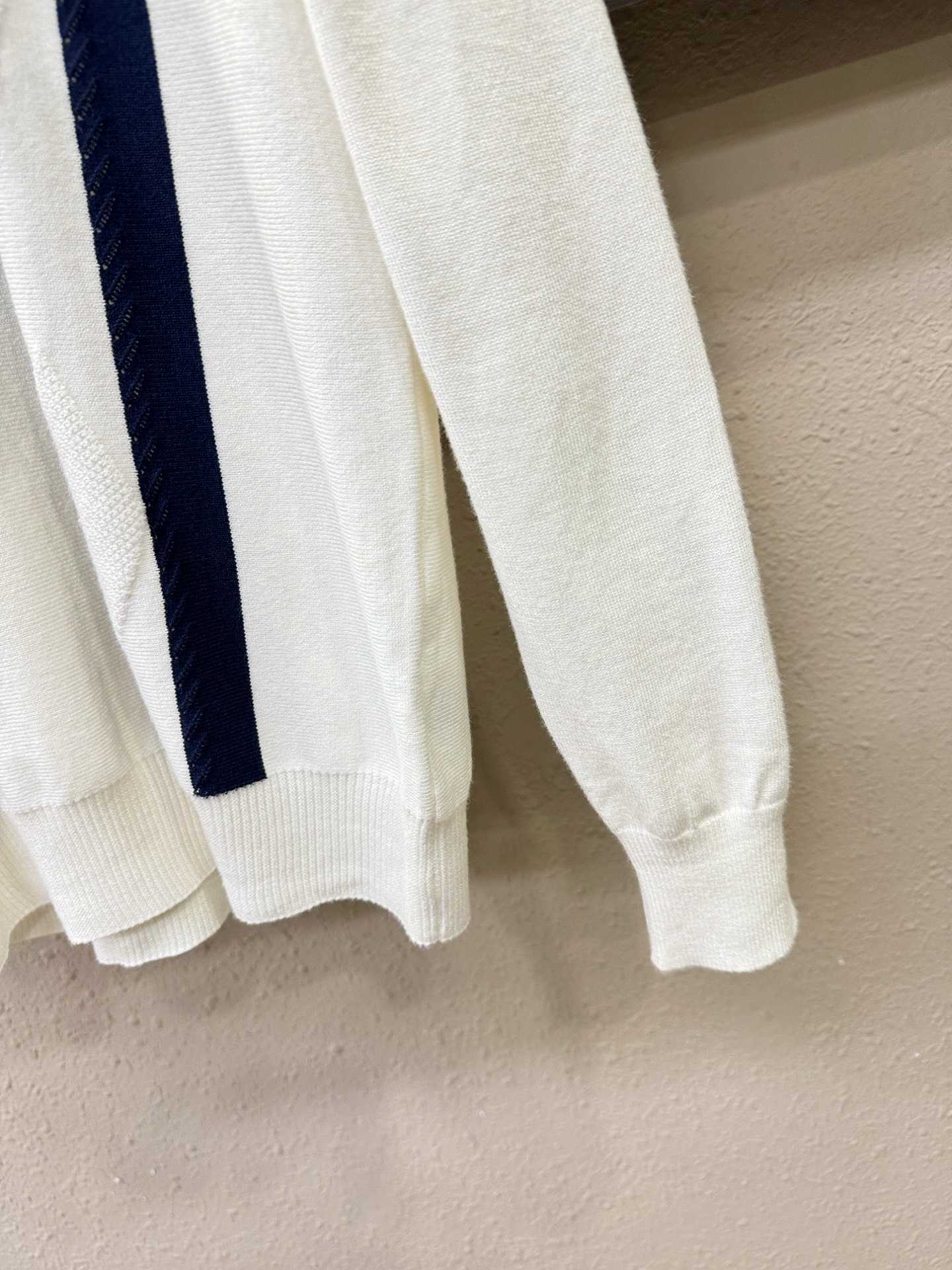 Loro Piana诺悠翩雅 2025新款毛衣，胸前logo设计！贸易公司渠道稀出，同步官网发售！秋冬系