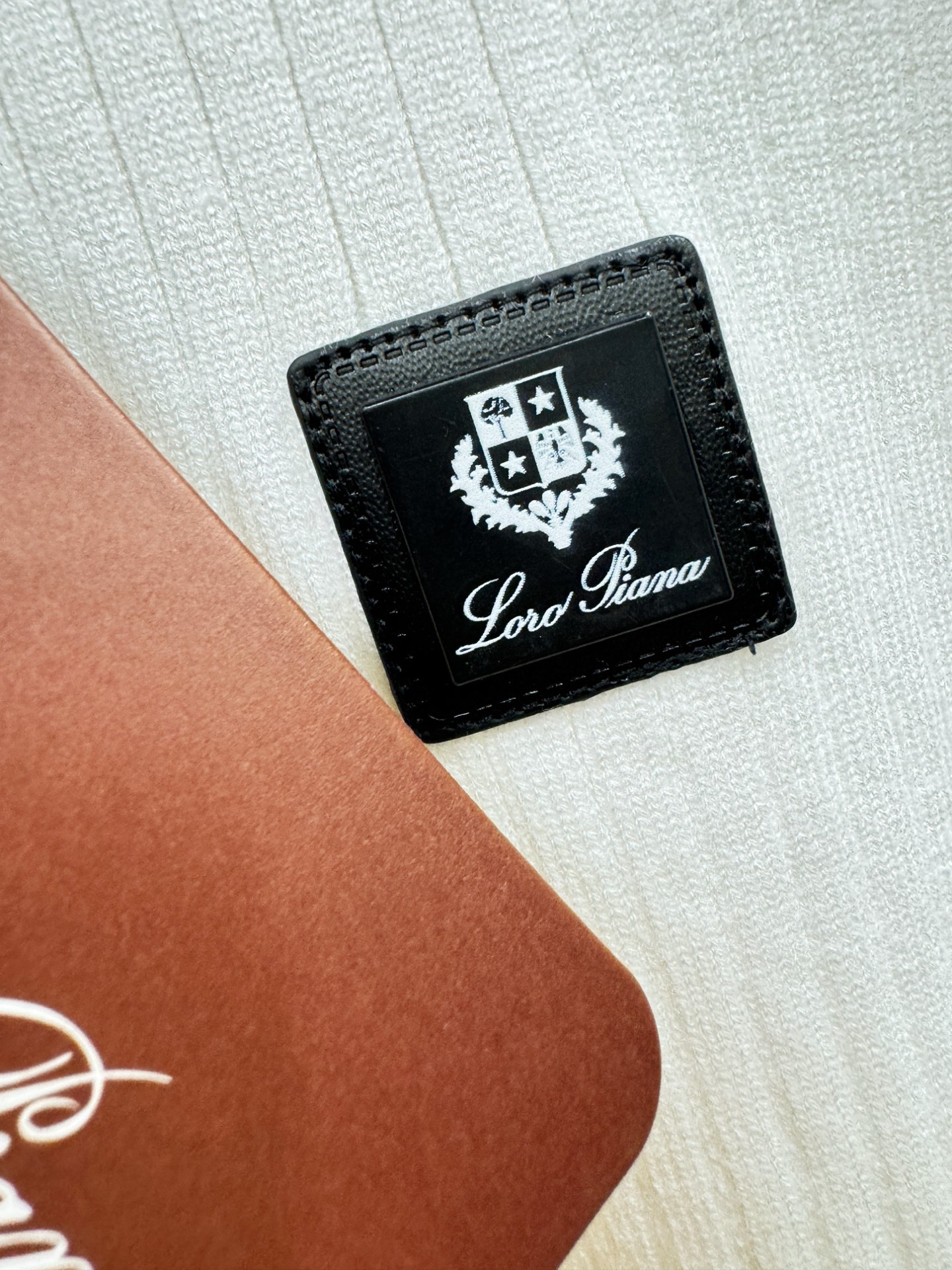 Loro Piana诺悠翩雅 新款毛衣，胸前logo设计！贸易公司渠道稀出，同步官网发售！秋冬系列经典设