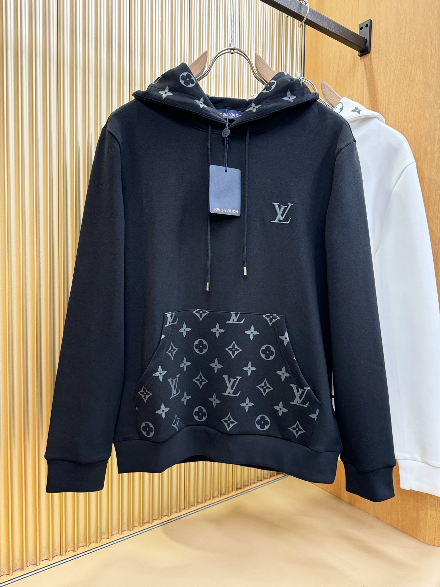 LV路易威登 2025ss秋季新品 长袖连帽卫衣，经典Logo设计，百搭款 官网同步发售 定制面料，柔软