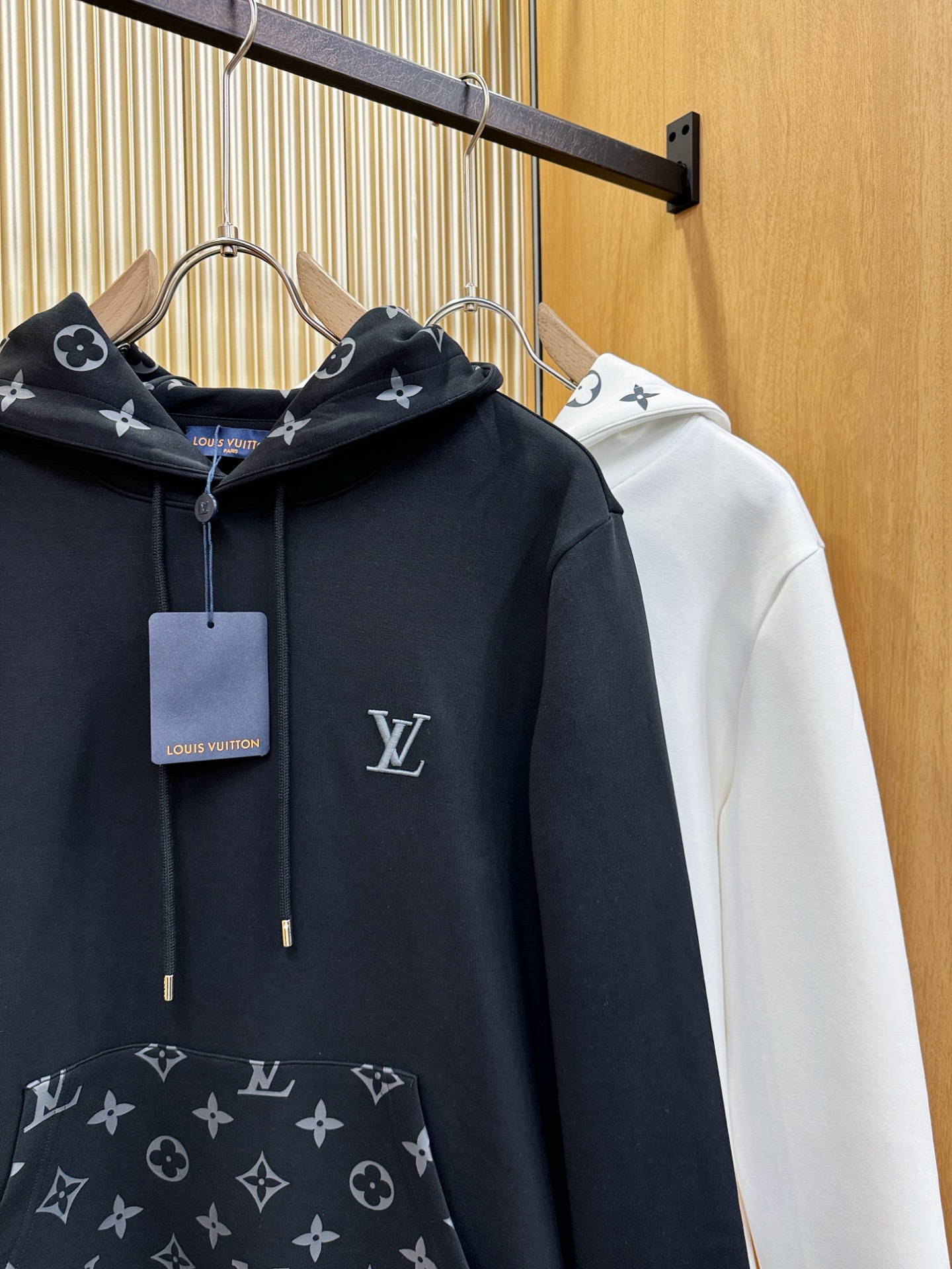 LV路易威登 2025ss秋季新品 长袖连帽卫衣，经典Logo设计，百搭款 官网同步发售 定制面料，柔软