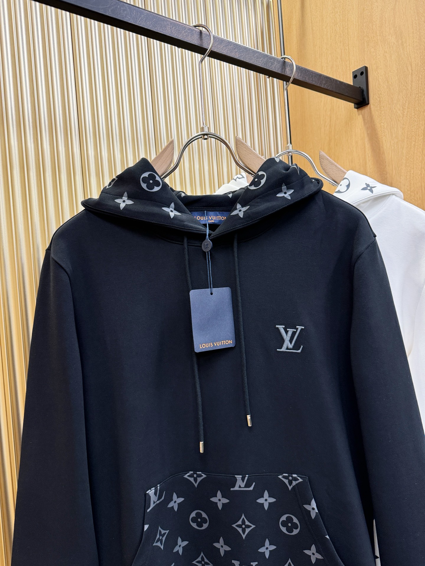 LV路易威登 2025ss秋季新品 长袖连帽卫衣，经典Logo设计，百搭款 官网同步发售 定制面料，柔软