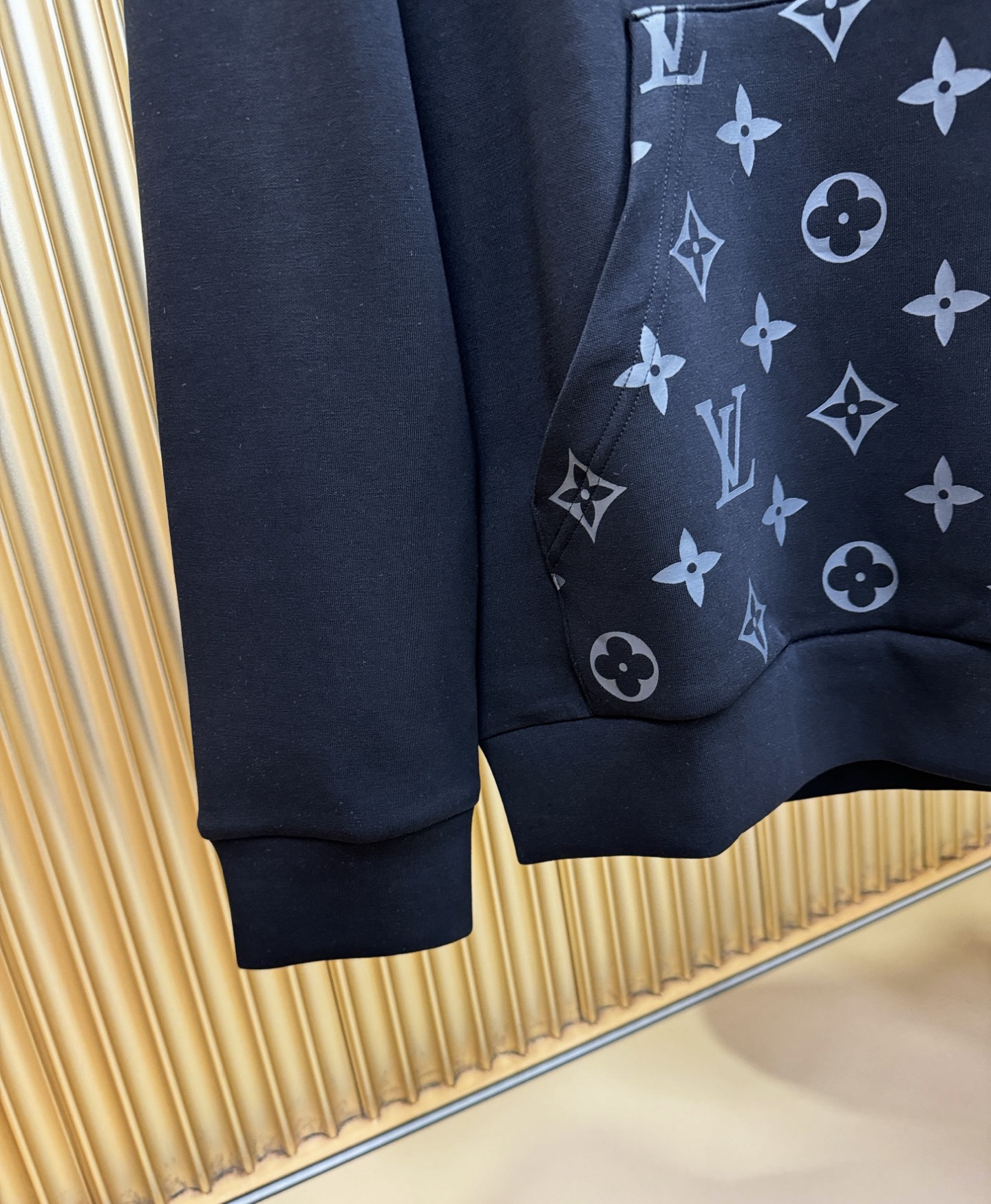 LV路易威登 2025ss秋季新品 长袖连帽卫衣，经典Logo设计，百搭款 官网同步发售 定制面料，柔软