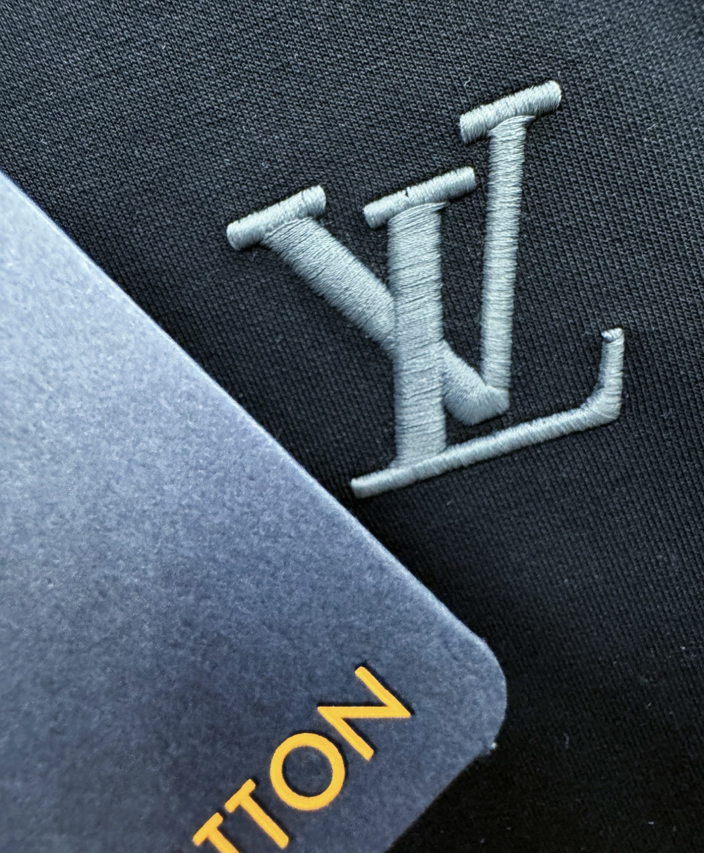 LV路易威登 2025ss秋季新品 长袖连帽卫衣，经典Logo设计，百搭款 官网同步发售 定制面料，柔软