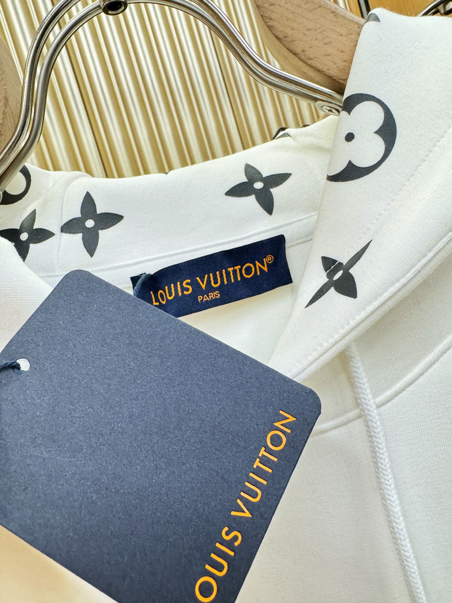 LV路易威登 2025ss秋季新品 长袖连帽卫衣，经典Logo设计，百搭款 官网同步发售 定制面料，柔软