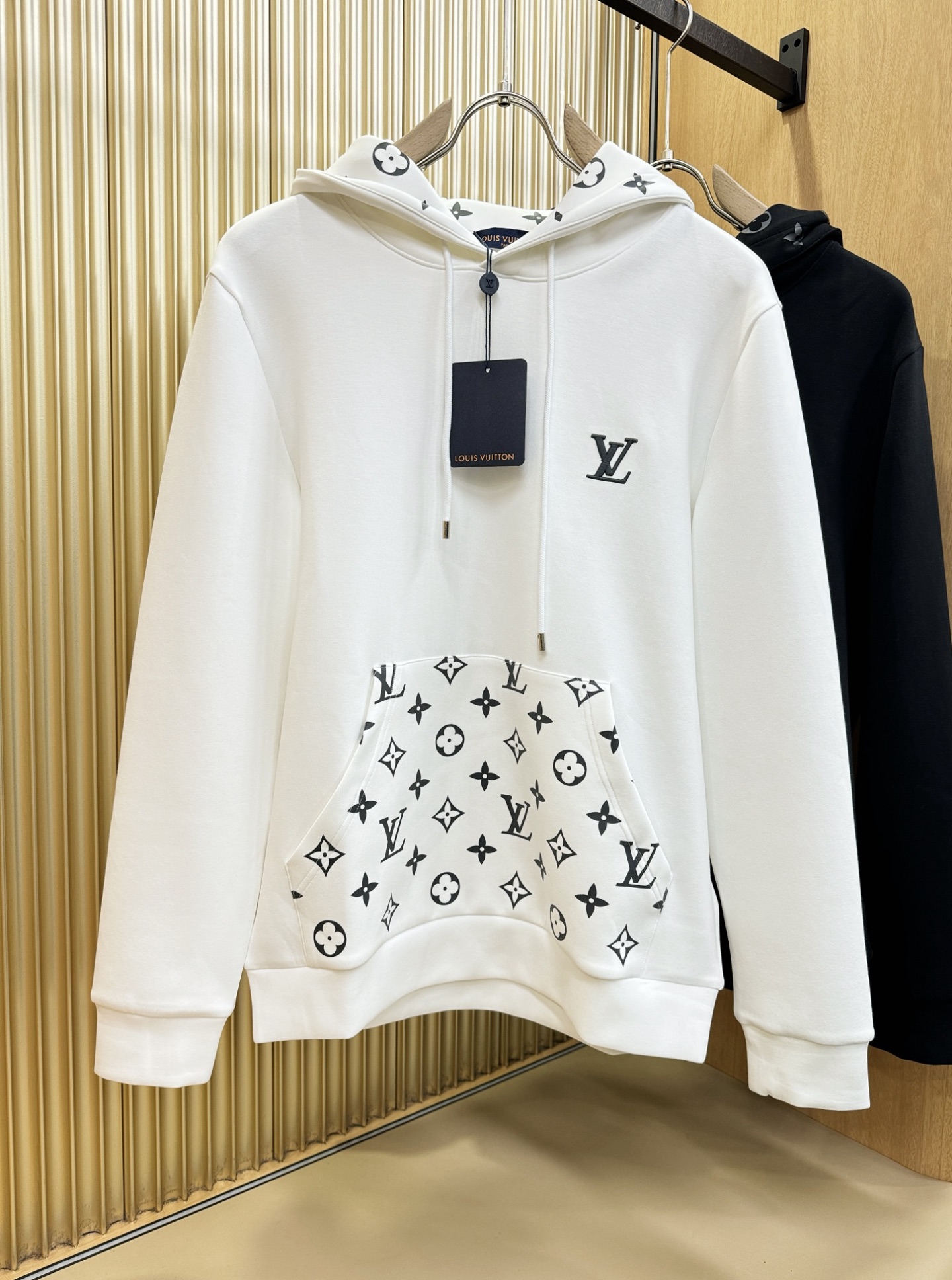 LV路易威登 2025ss秋季新品 长袖连帽卫衣，经典Logo设计，百搭款 官网同步发售 定制面料，柔软
