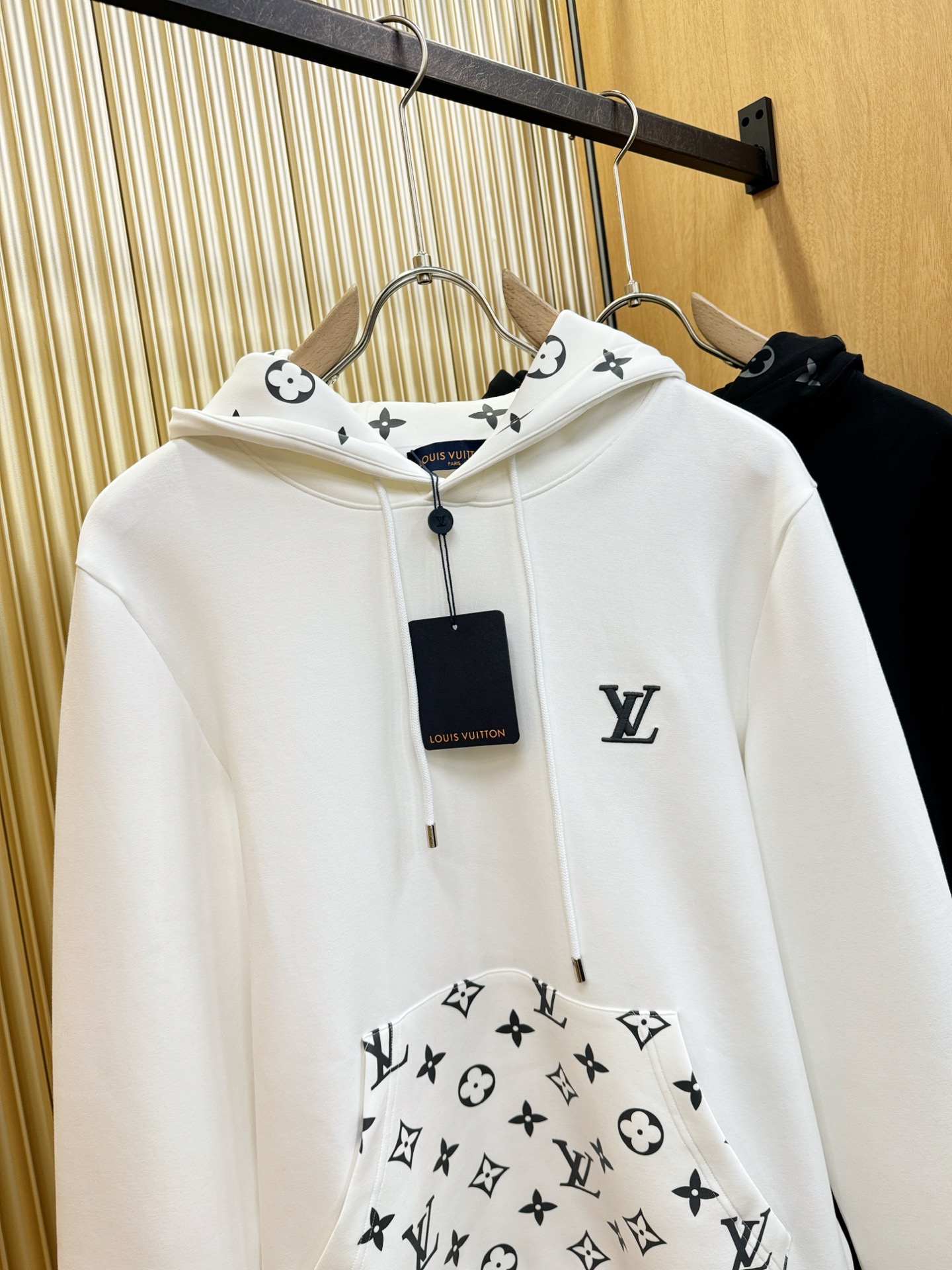 LV路易威登 2025ss秋季新品 长袖连帽卫衣，经典Logo设计，百搭款 官网同步发售 定制面料，柔软