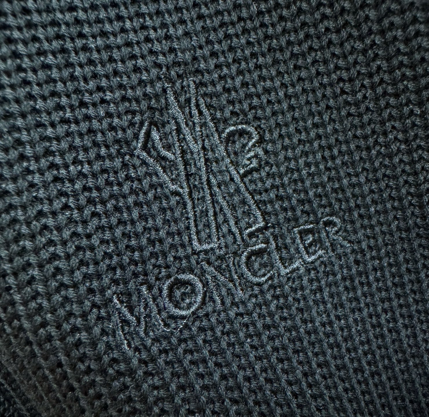 Moncler蒙口 2025ss秋冬新品 抓绒长袖卫衣，经典Logo设计，百搭款 官网同步发售 定制面料