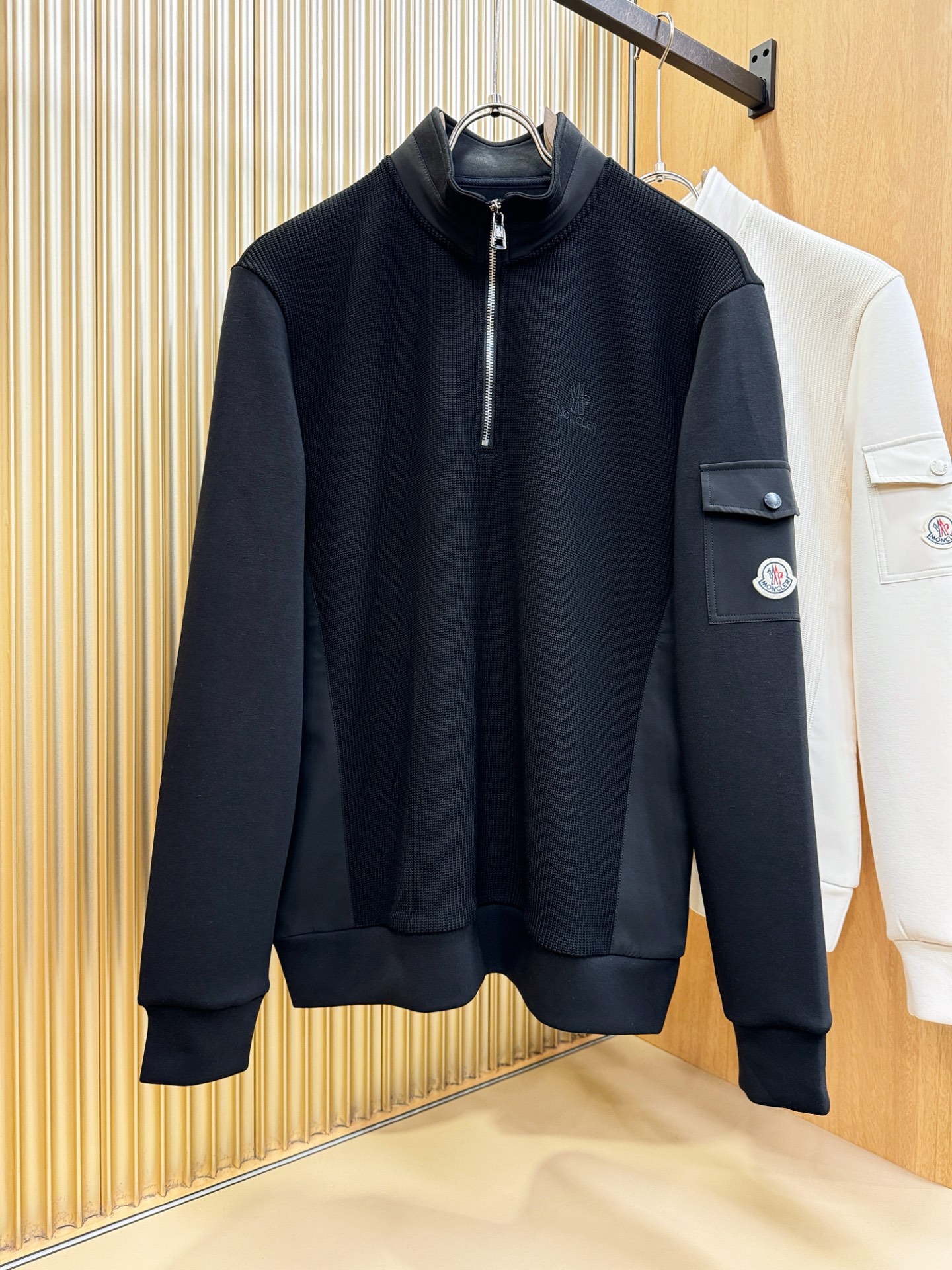 Moncler蒙口 2025ss秋冬新品 抓绒长袖卫衣，经典Logo设计，百搭款 官网同步发售 定制面料