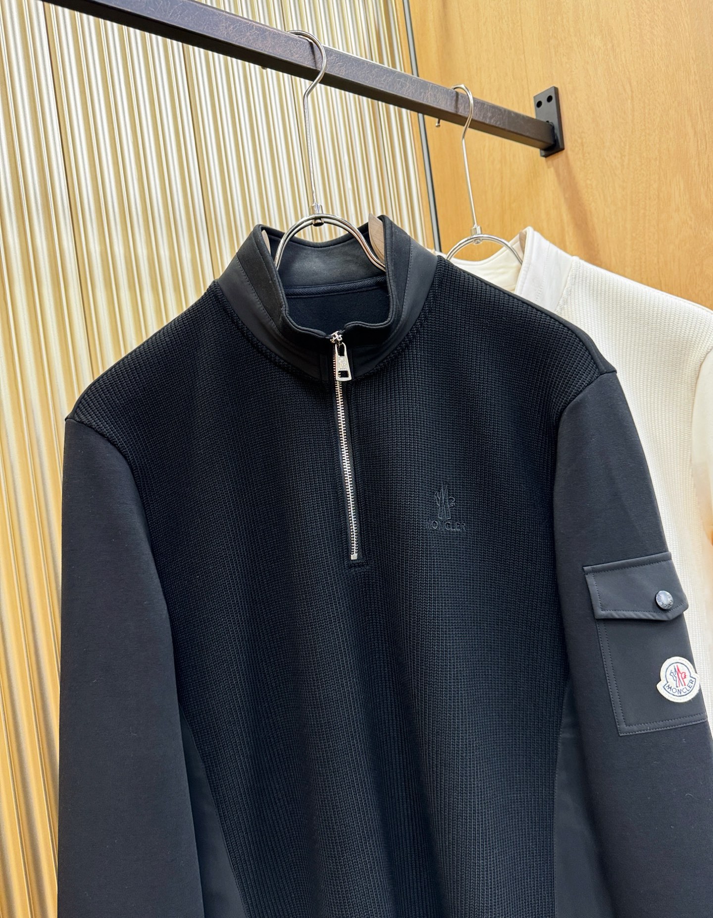 Moncler蒙口 2025ss秋冬新品 抓绒长袖卫衣，经典Logo设计，百搭款 官网同步发售 定制面料