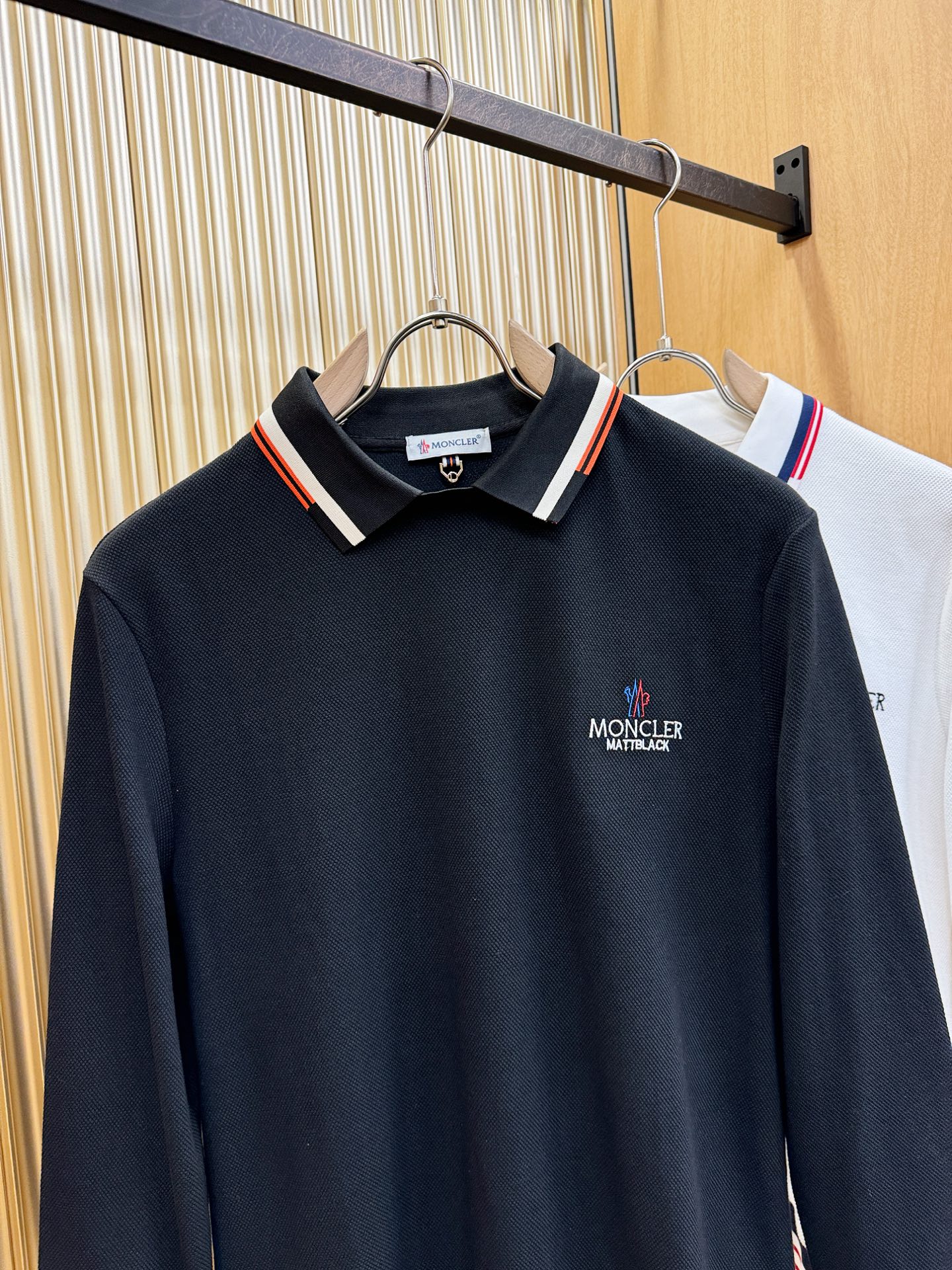 Moncler蒙口 2025秋季新品，官网同步 经典大气百搭Polo领长袖T恤，顶级原版面料，质感细腻 