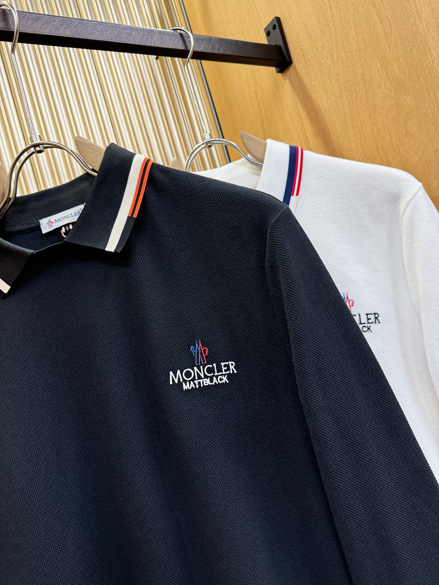 Moncler蒙口 2025秋季新品，官网同步 经典大气百搭Polo领长袖T恤，顶级原版面料，质感细腻 