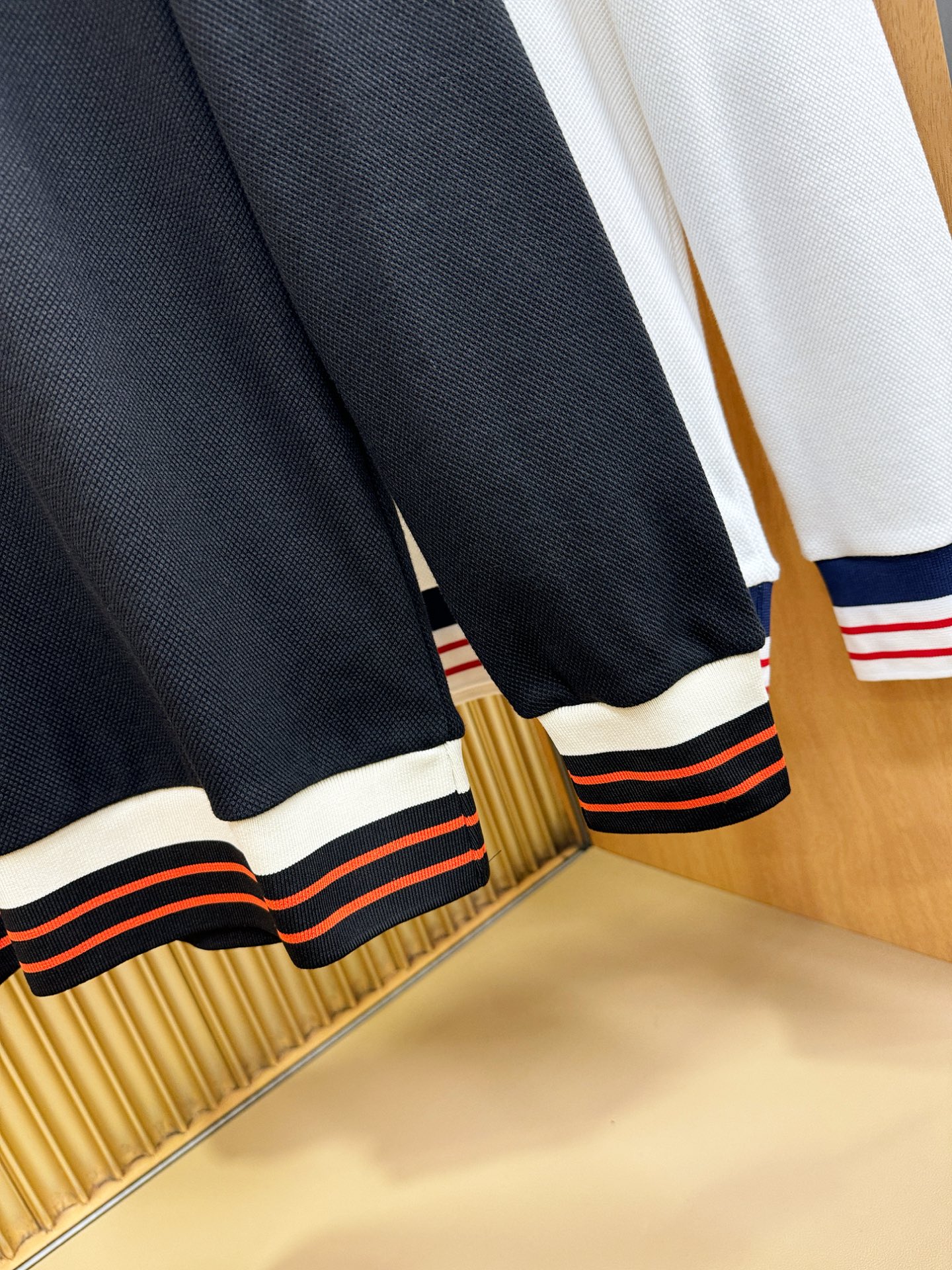 Moncler蒙口 2025秋季新品，官网同步 经典大气百搭Polo领长袖T恤，顶级原版面料，质感细腻 