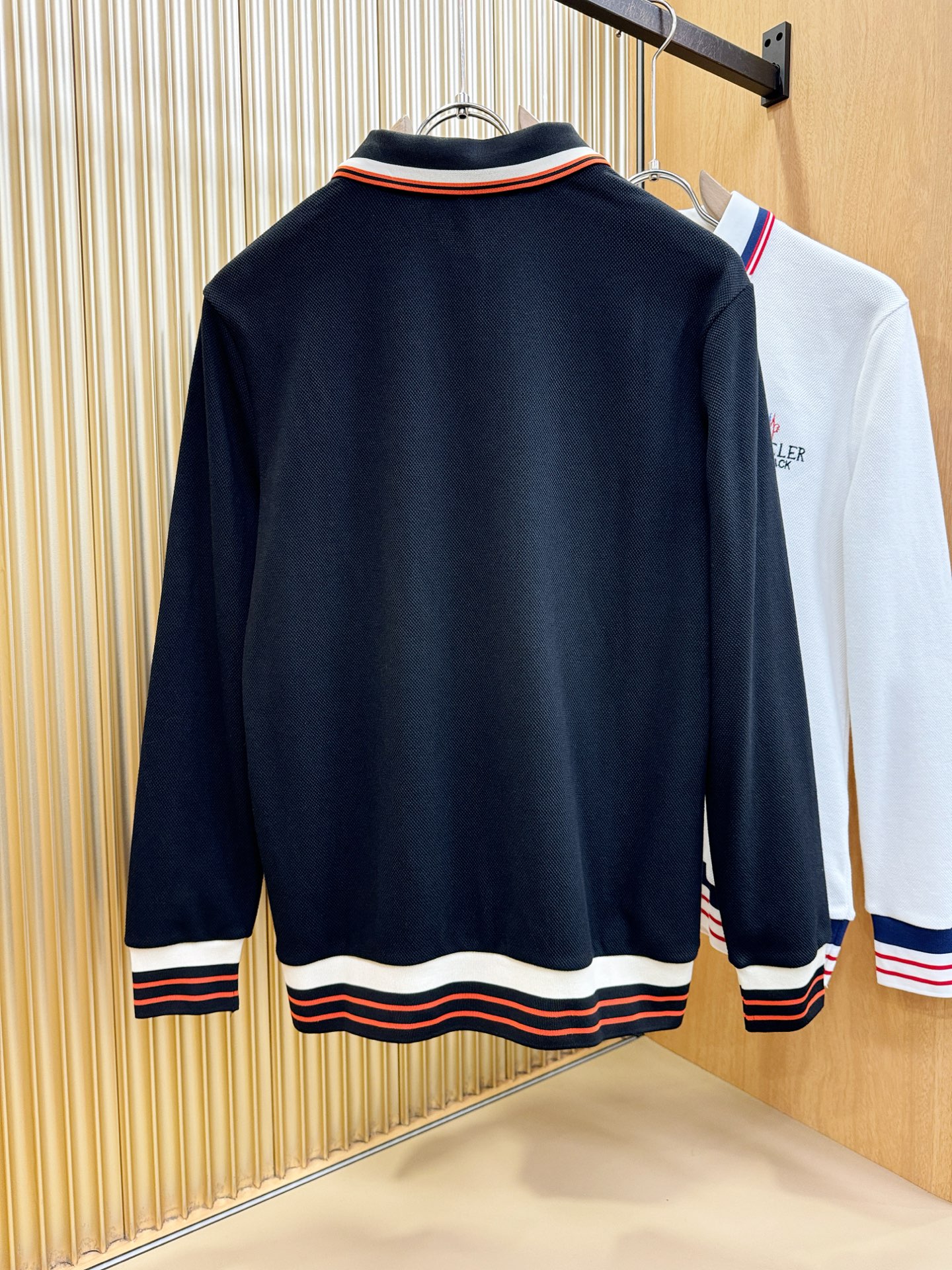 Moncler蒙口 2025秋季新品，官网同步 经典大气百搭Polo领长袖T恤，顶级原版面料，质感细腻 