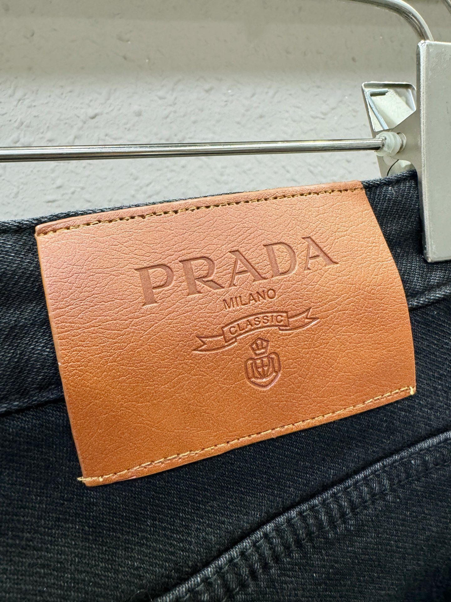 加绒款 PRADA 普拉达 2025专柜新品，原版牛仔裤 加绒加厚保暖，原版重工打造，品牌经典LOGO设