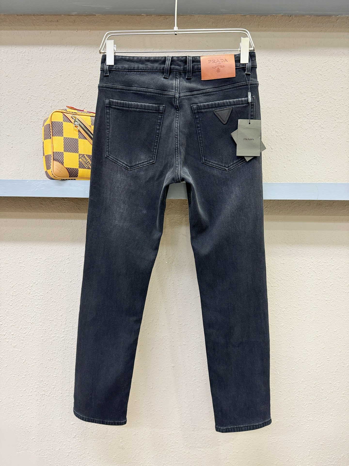 加绒款 PRADA 普拉达 2025专柜新品，原版牛仔裤 加绒加厚保暖，原版重工打造，品牌经典LOGO设