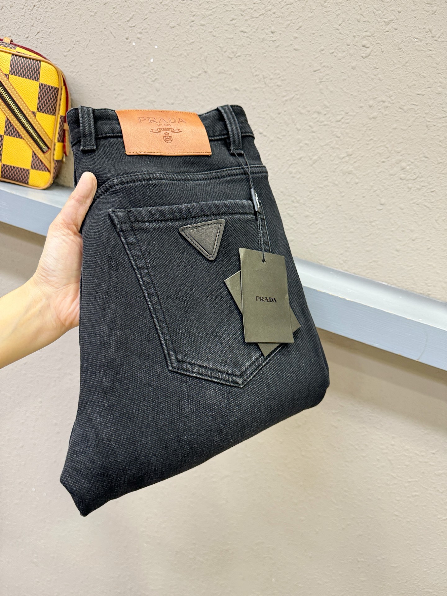 加绒款 PRADA 普拉达 2025专柜新品，原版牛仔裤 加绒加厚保暖，原版重工打造，品牌经典LOGO设