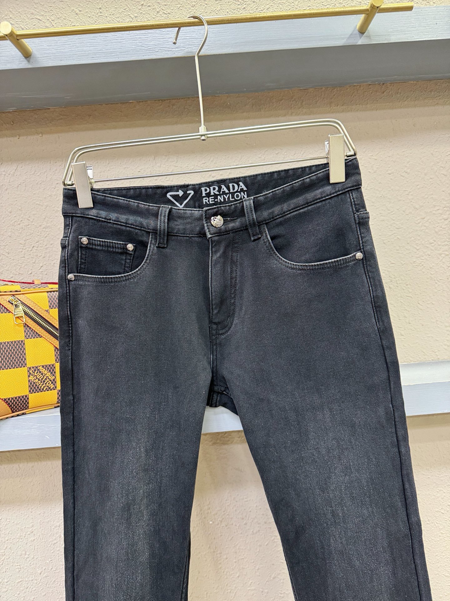 加绒款 PRADA 普拉达 2025专柜新品，原版牛仔裤 加绒加厚保暖，原版重工打造，品牌经典LOGO设