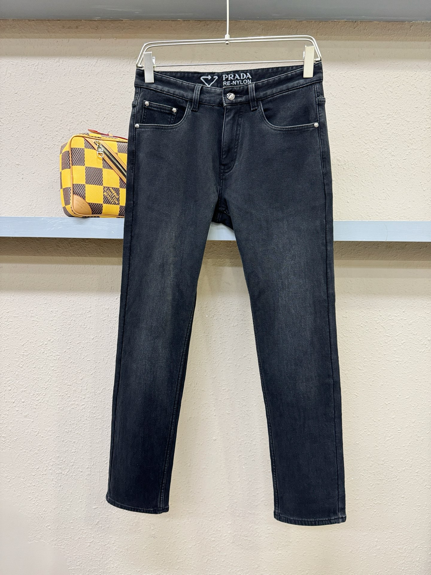 加绒款 PRADA 普拉达 2025专柜新品，原版牛仔裤 加绒加厚保暖，原版重工打造，品牌经典LOGO设