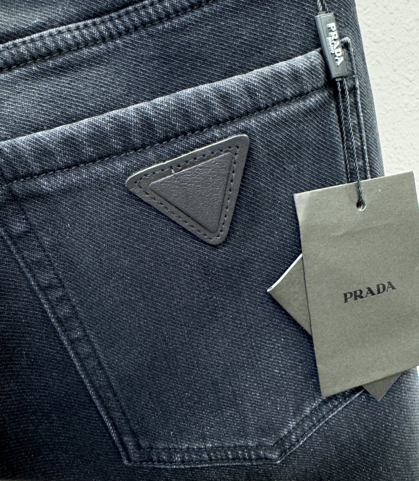 加绒款 PRADA 普拉达 2025专柜新品，原版牛仔裤 加绒加厚保暖，原版重工打造，品牌经典LOGO设