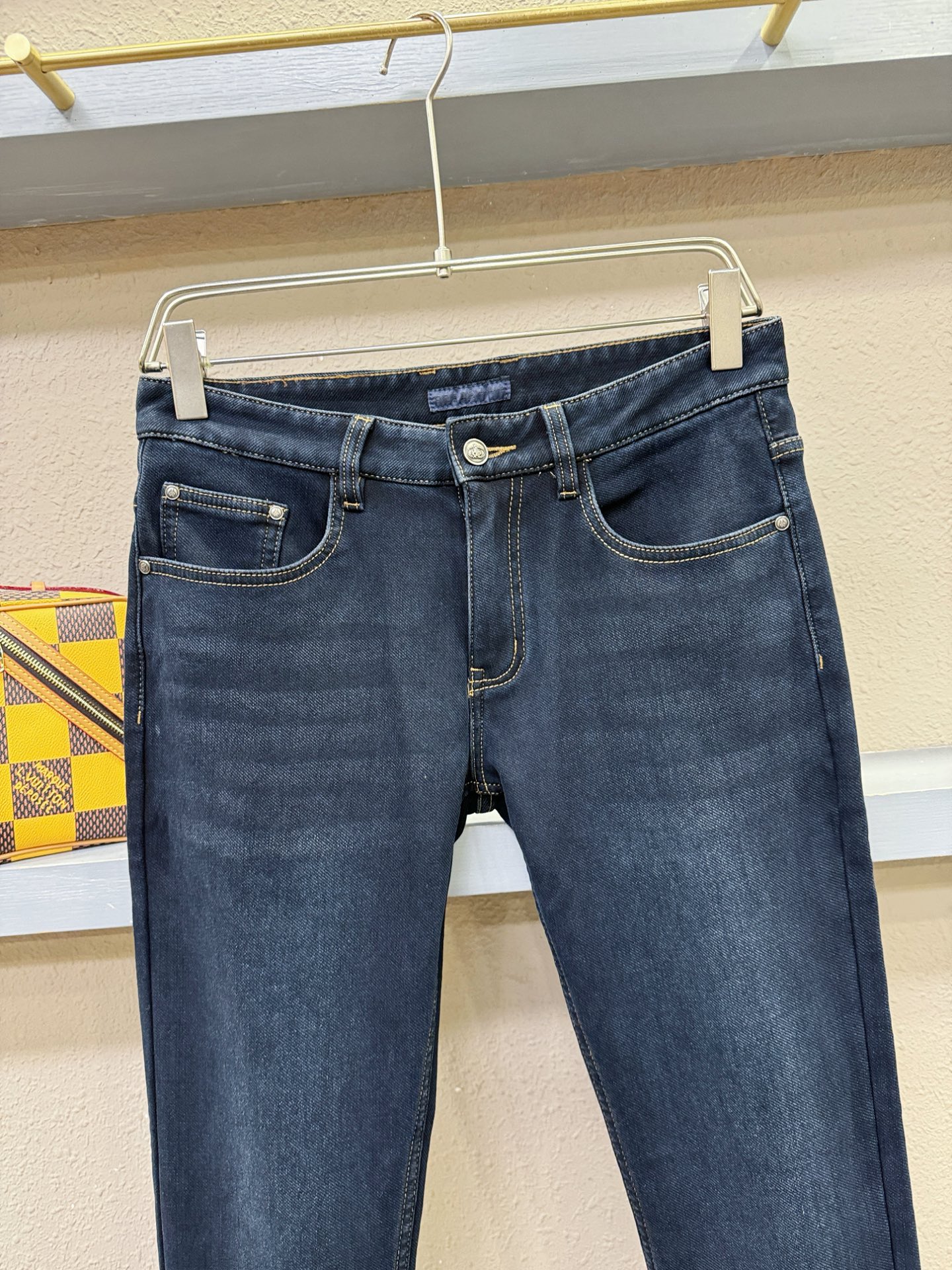 加绒款 PRADA 普拉达 2025专柜新品，原版牛仔裤 加绒加厚保暖，原版重工打造，品牌经典LOGO设