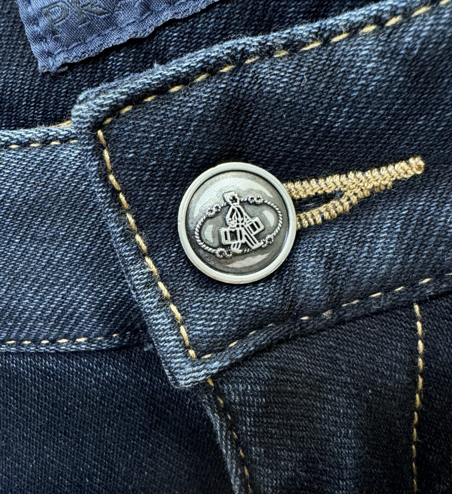 加绒款 PRADA 普拉达 2025专柜新品，原版牛仔裤 加绒加厚保暖，原版重工打造，品牌经典LOGO设