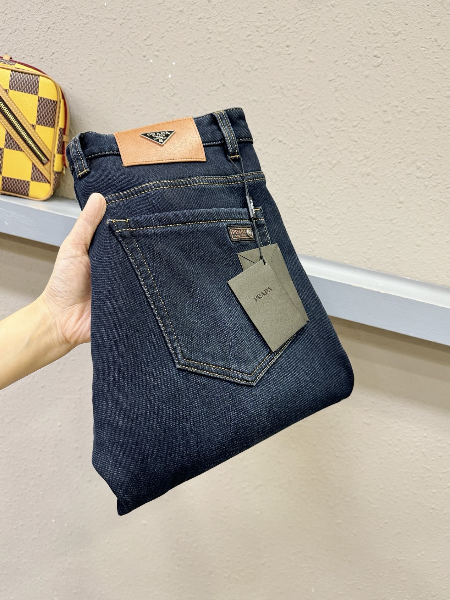 加绒款 PRADA 普拉达 2025专柜新品，原版牛仔裤 加绒加厚保暖，原版重工打造，品牌经典LOGO设