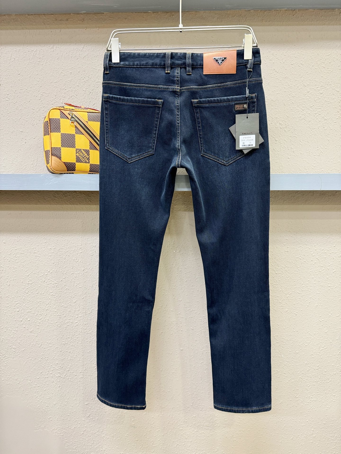 加绒款 PRADA 普拉达 2025专柜新品，原版牛仔裤 加绒加厚保暖，原版重工打造，品牌经典LOGO设