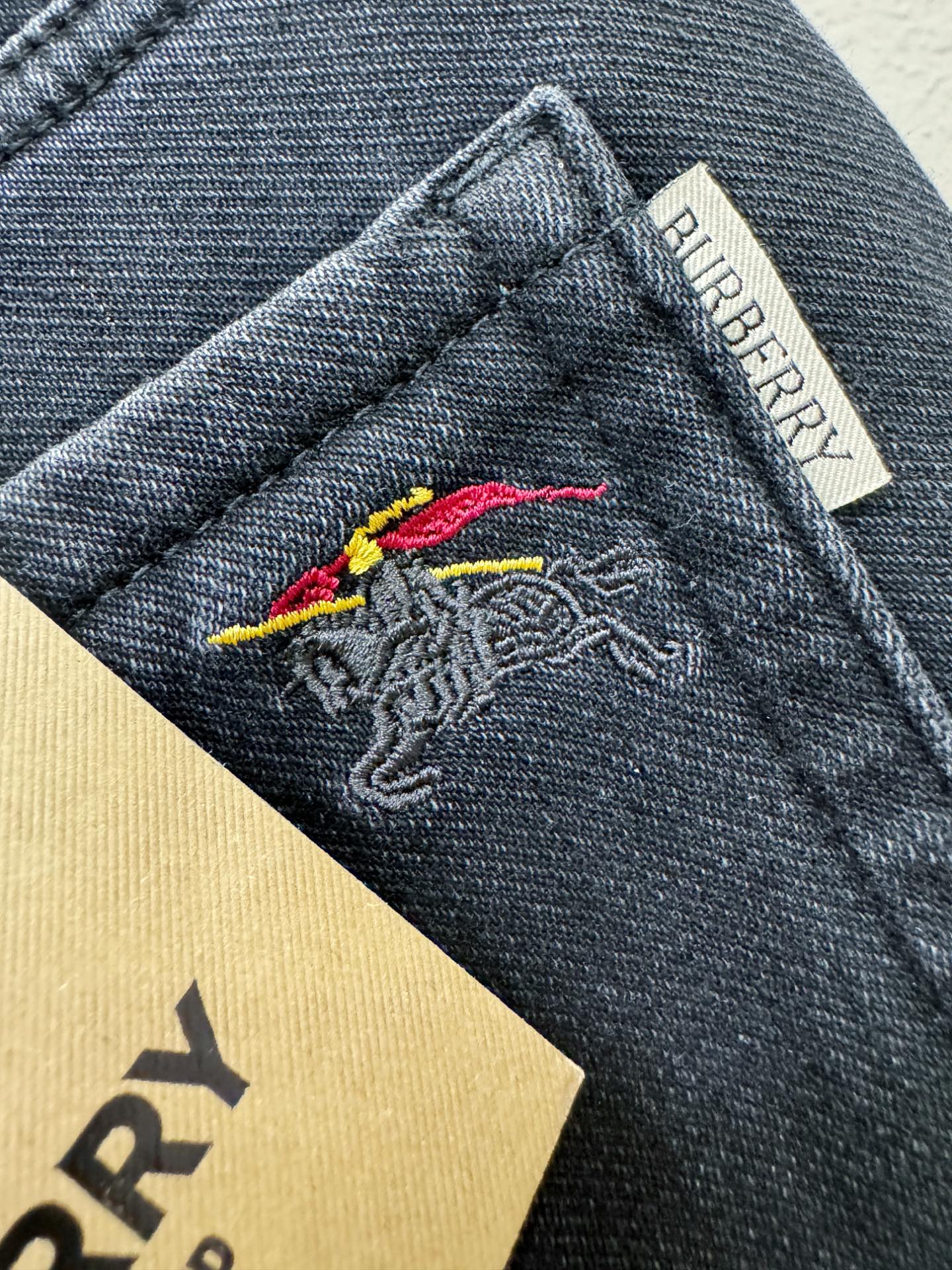 加绒款 BURBERRY巴宝莉 2025专柜新品，原版牛仔裤 加绒加厚保暖，原版重工打造，品牌经典LOG