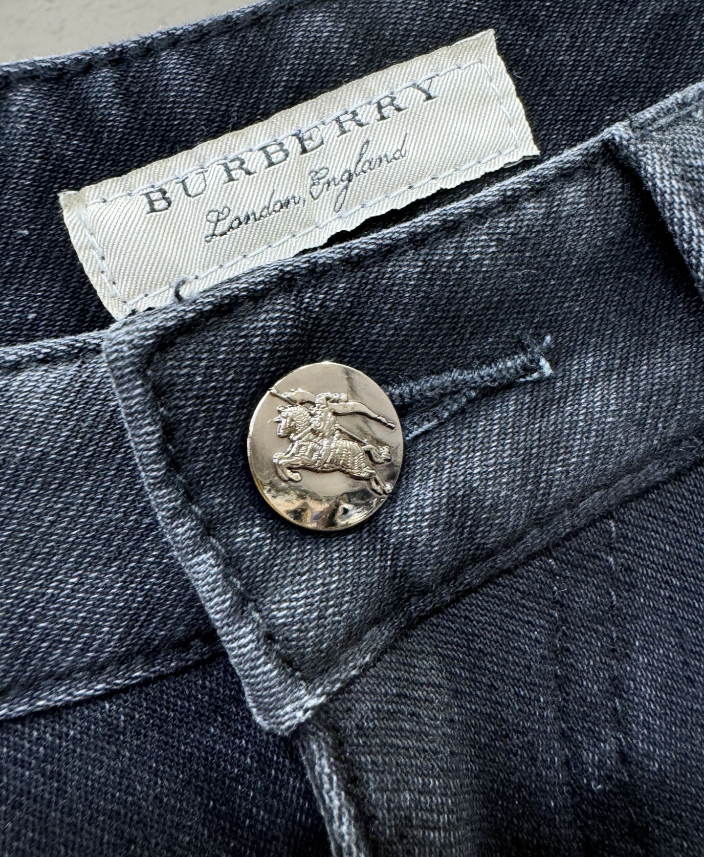 加绒款 BURBERRY巴宝莉 2025专柜新品，原版牛仔裤 加绒加厚保暖，原版重工打造，品牌经典LOG