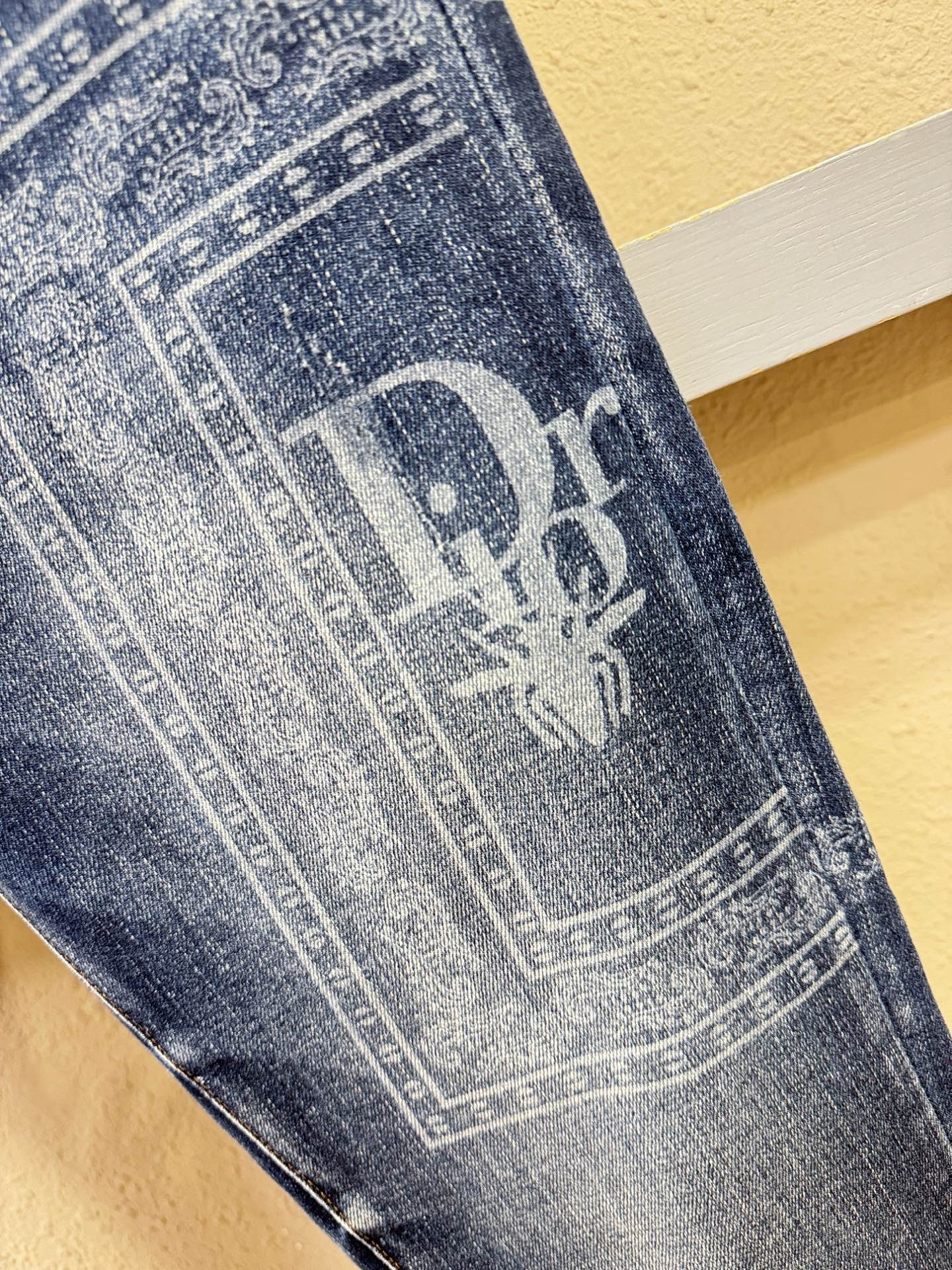 Dior迪奥 2025专柜新品，原版牛仔裤 原版重工打造，品牌经典LOGO设计，三标齐全！原版五金辅料。