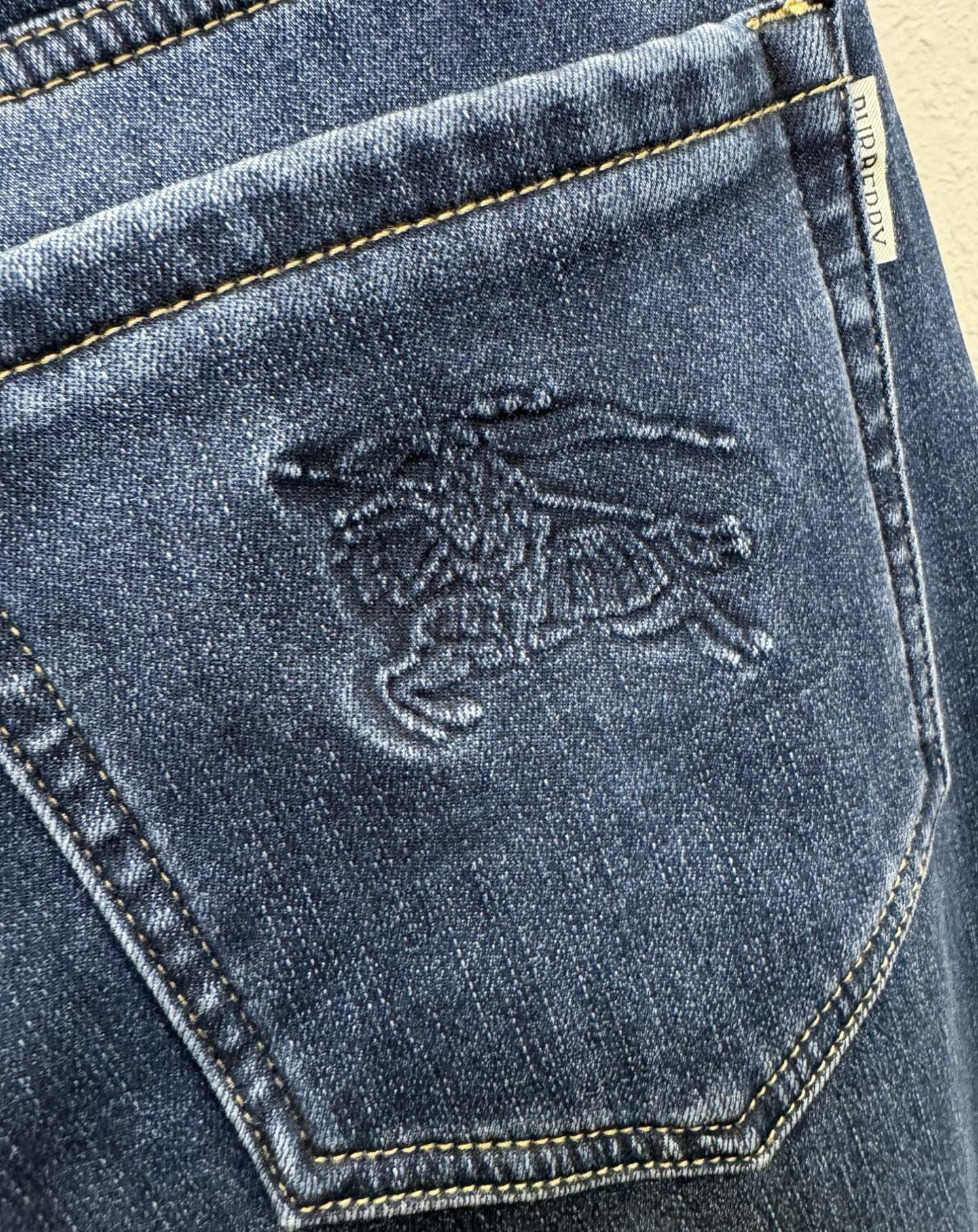 加绒款 BURBERRY巴宝莉 2025专柜新品，原版牛仔裤 加绒加厚保暖，原版重工打造，品牌经典LOG