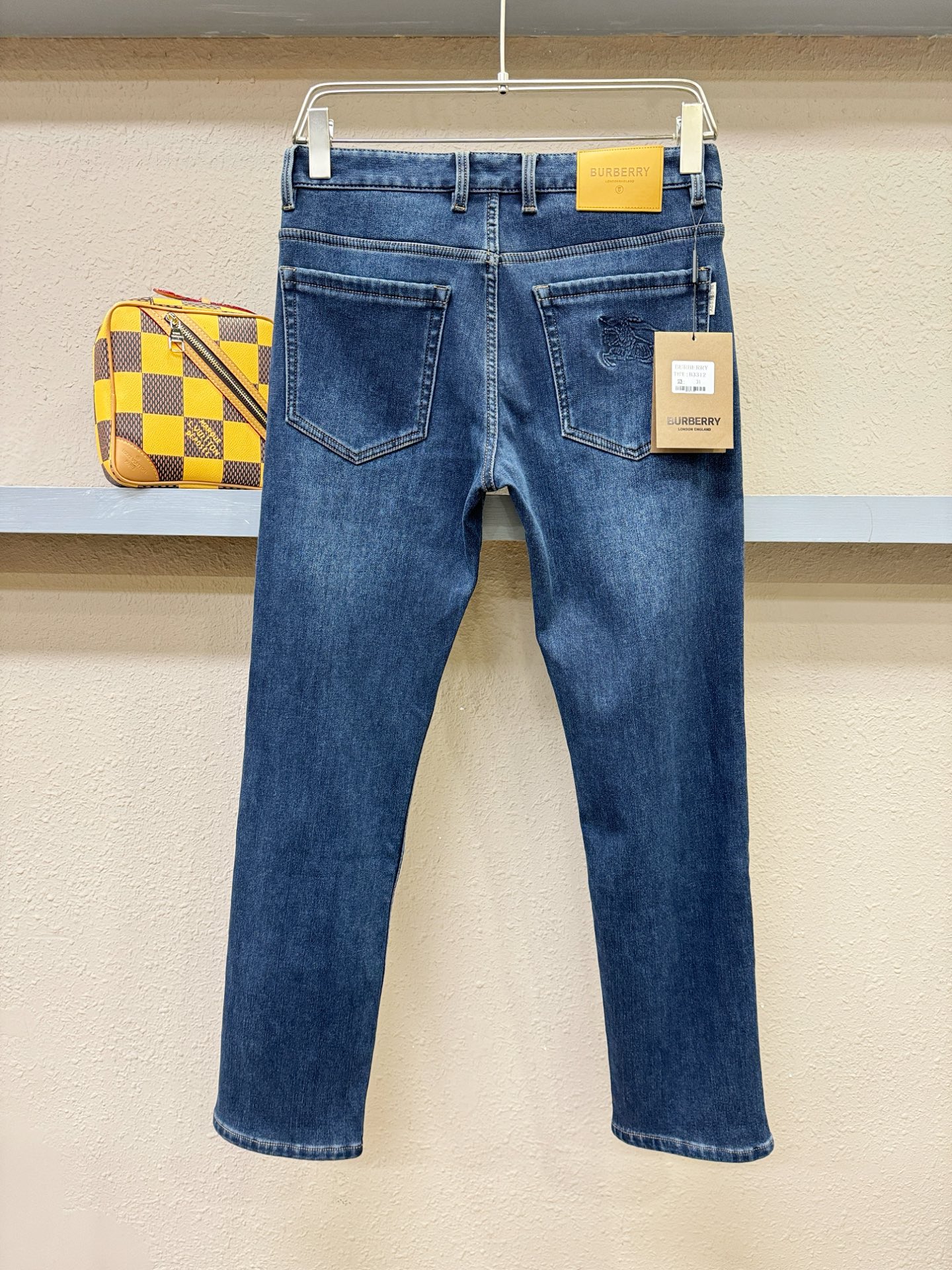 加绒款 BURBERRY巴宝莉 2025专柜新品，原版牛仔裤 加绒加厚保暖，原版重工打造，品牌经典LOG