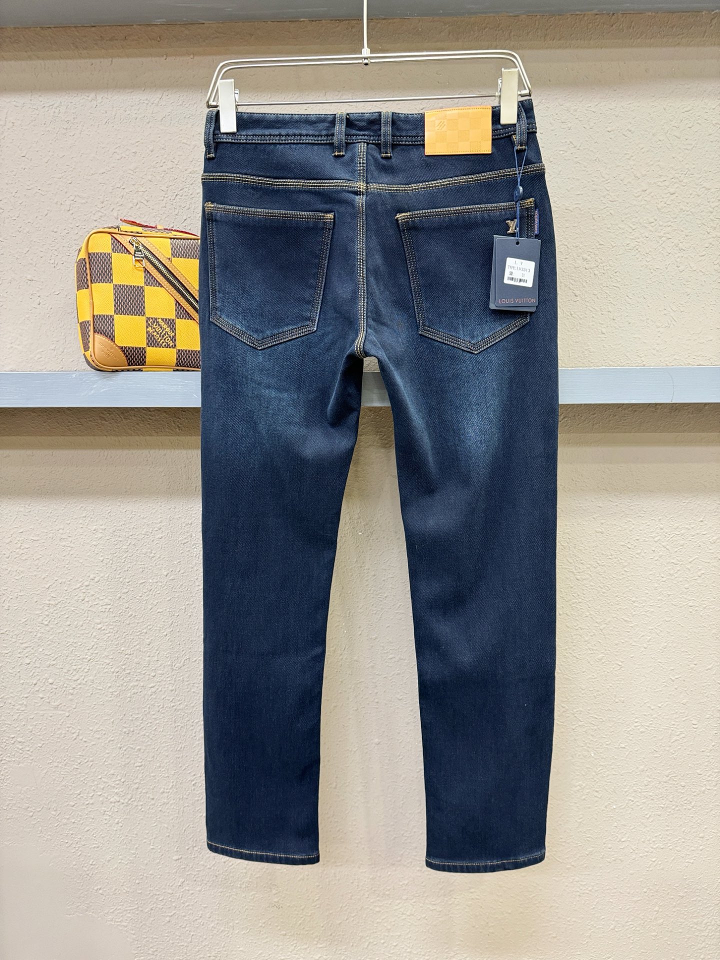 加绒款 LV路易威登 2025专柜新品，原版牛仔裤 加绒加厚保暖，原版重工打造，品牌经典LOGO设计，三