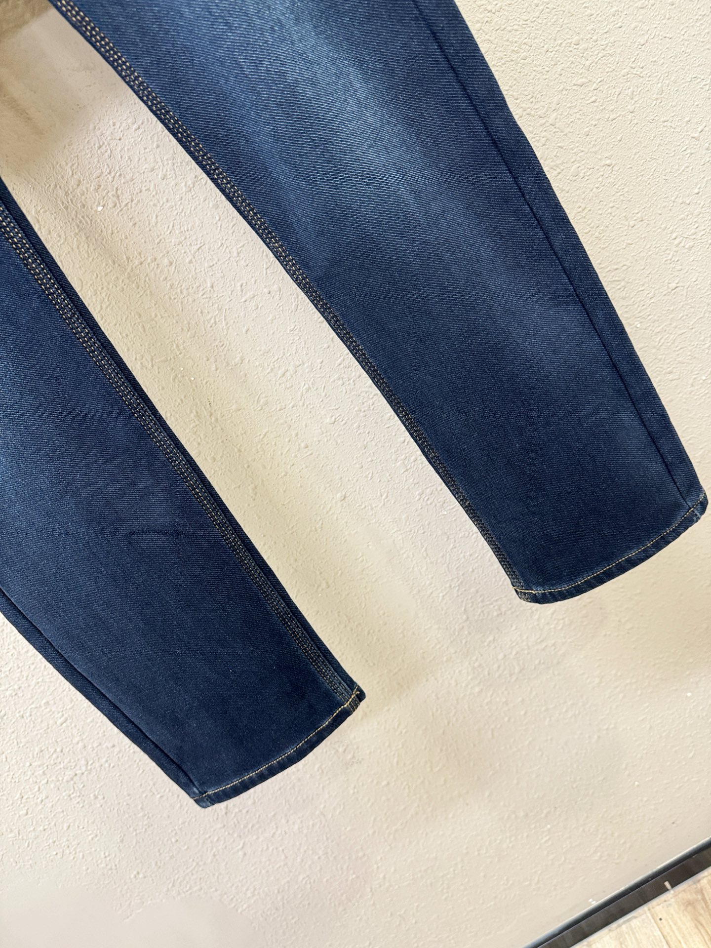 加绒款 LV路易威登 2025专柜新品，原版牛仔裤 加绒加厚保暖，原版重工打造，品牌经典LOGO设计，三