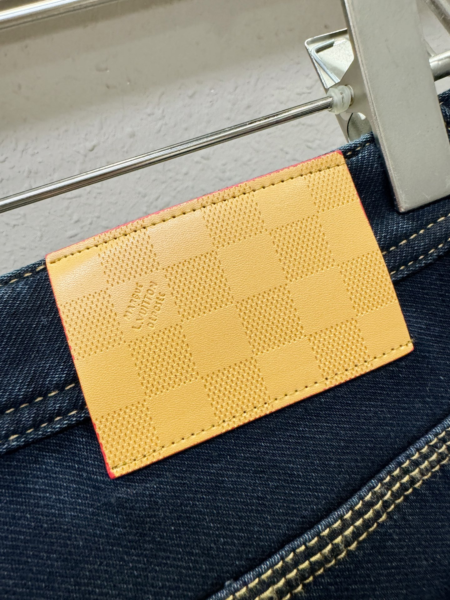 加绒款 LV路易威登 2025专柜新品，原版牛仔裤 加绒加厚保暖，原版重工打造，品牌经典LOGO设计，三