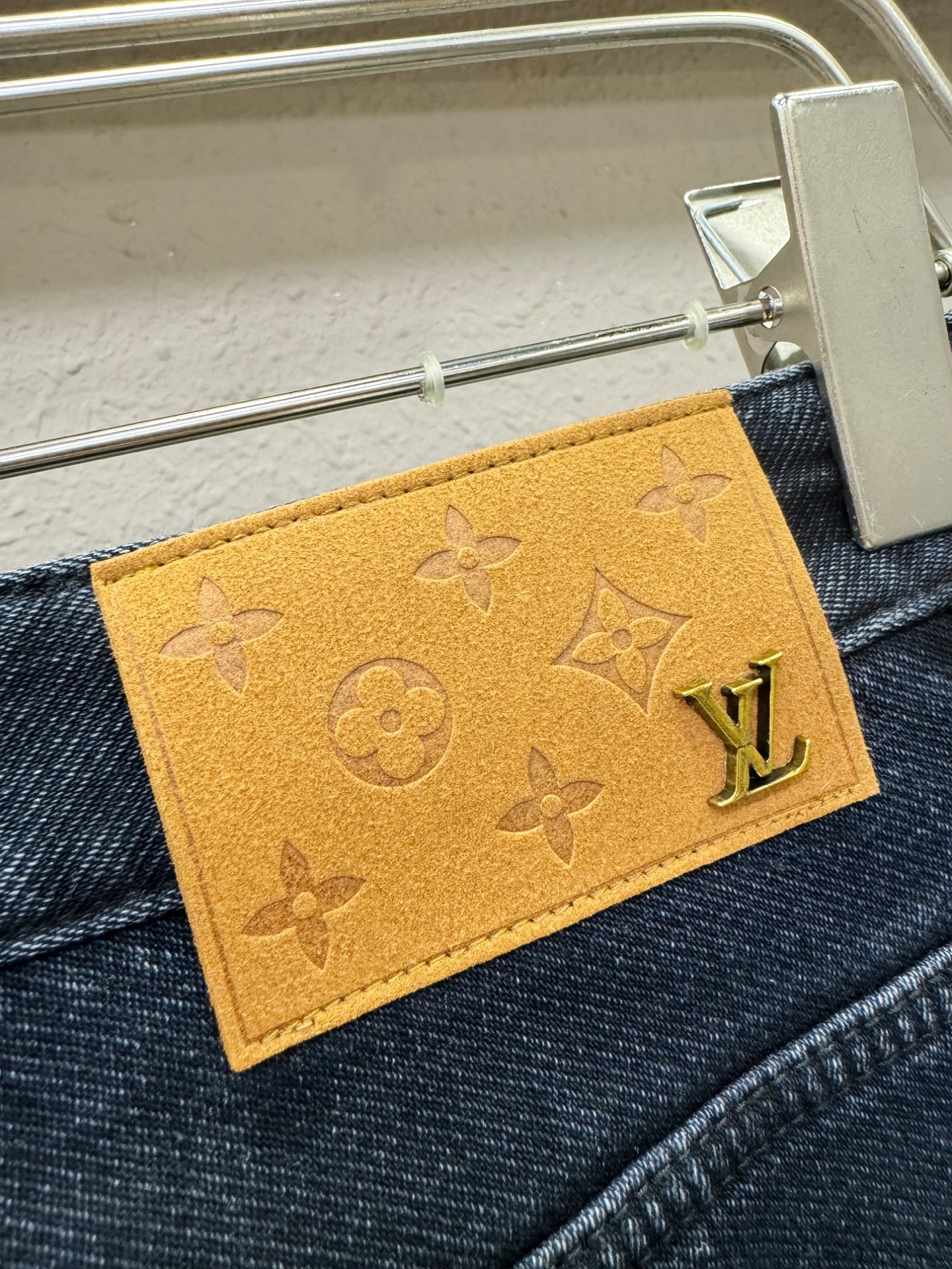 加绒款 LV路易威登 2025专柜新品，原版牛仔裤 加绒加厚保暖，原版重工打造，品牌经典LOGO设计，三